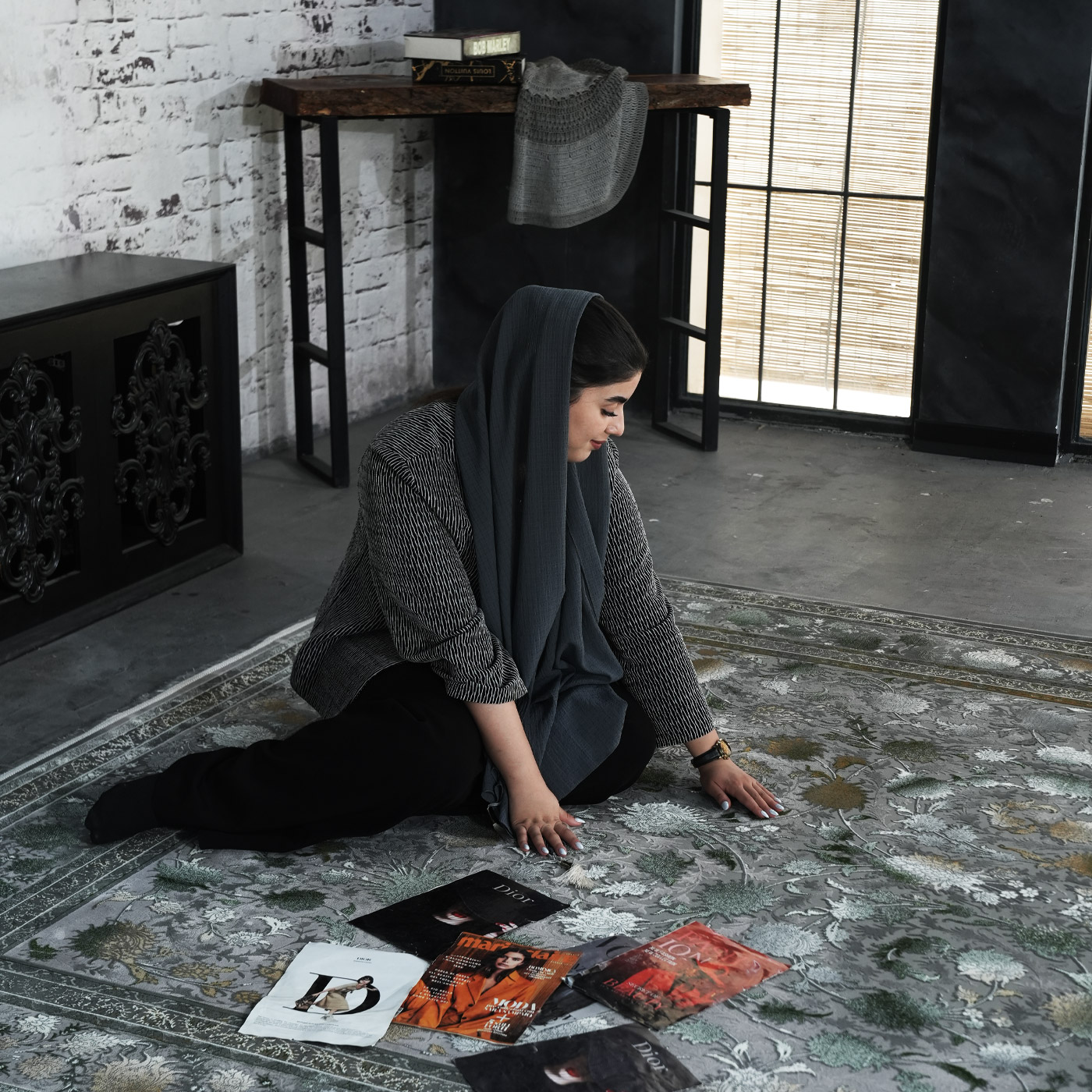 فرش ماشینی 1200 شانه تراکم 3600 گل برجسته طرح افشان شاهکار فیلی