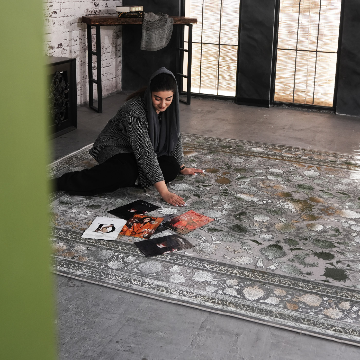 فرش ماشینی 1200 شانه تراکم 3600 گل برجسته طرح افشان شاهکار فیلی