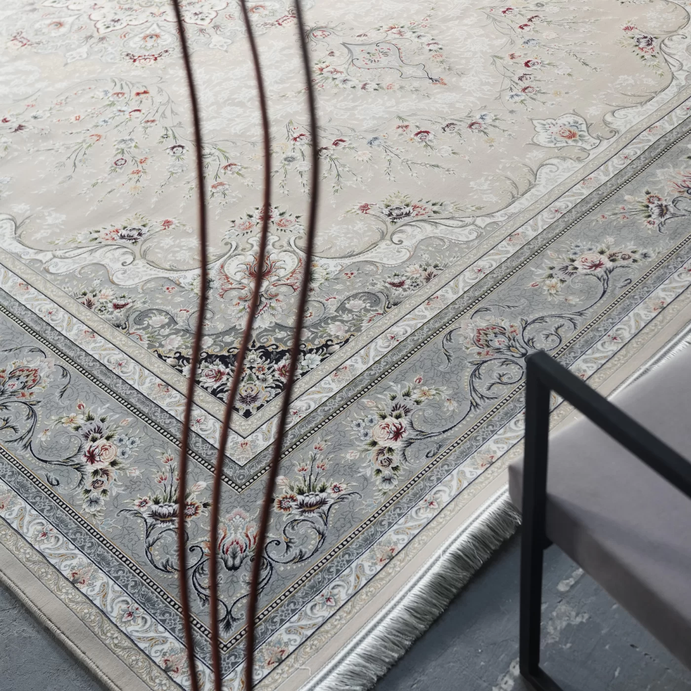 فرش ماشینی 1200 شانه تراکم 3600 گل برجسته طرح آراد بژ