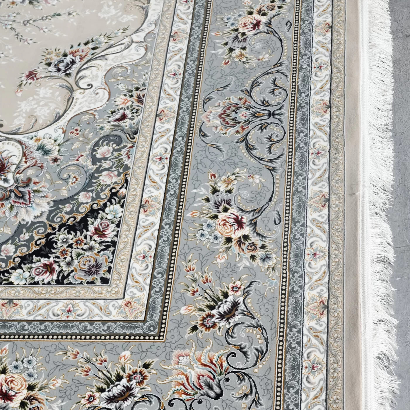 فرش ماشینی 1200 شانه تراکم 3600 گل برجسته طرح آراد بژ