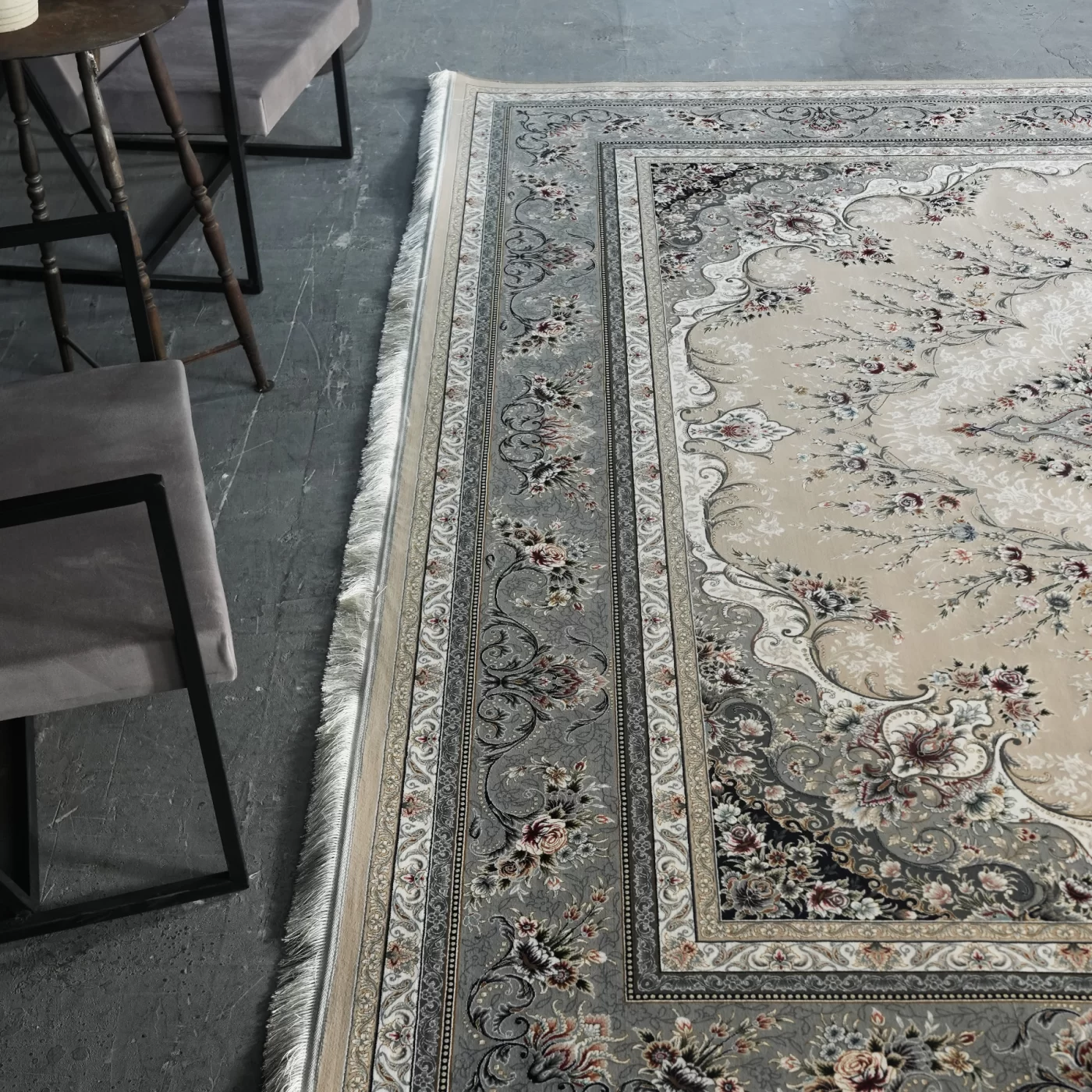 فرش ماشینی 1200 شانه تراکم 3600 گل برجسته طرح آراد بژ