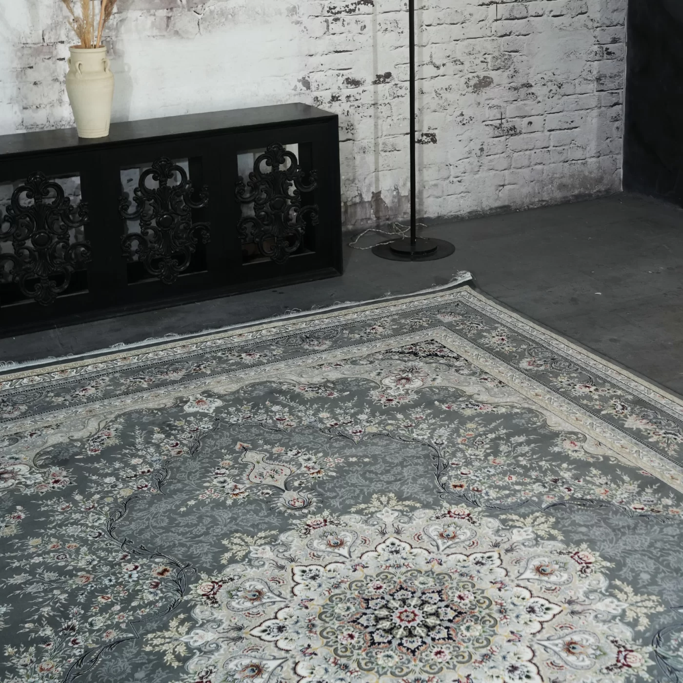 فرش ماشینی 1200 شانه تراکم 3600 گل برجسته طرح آراد دلفینی