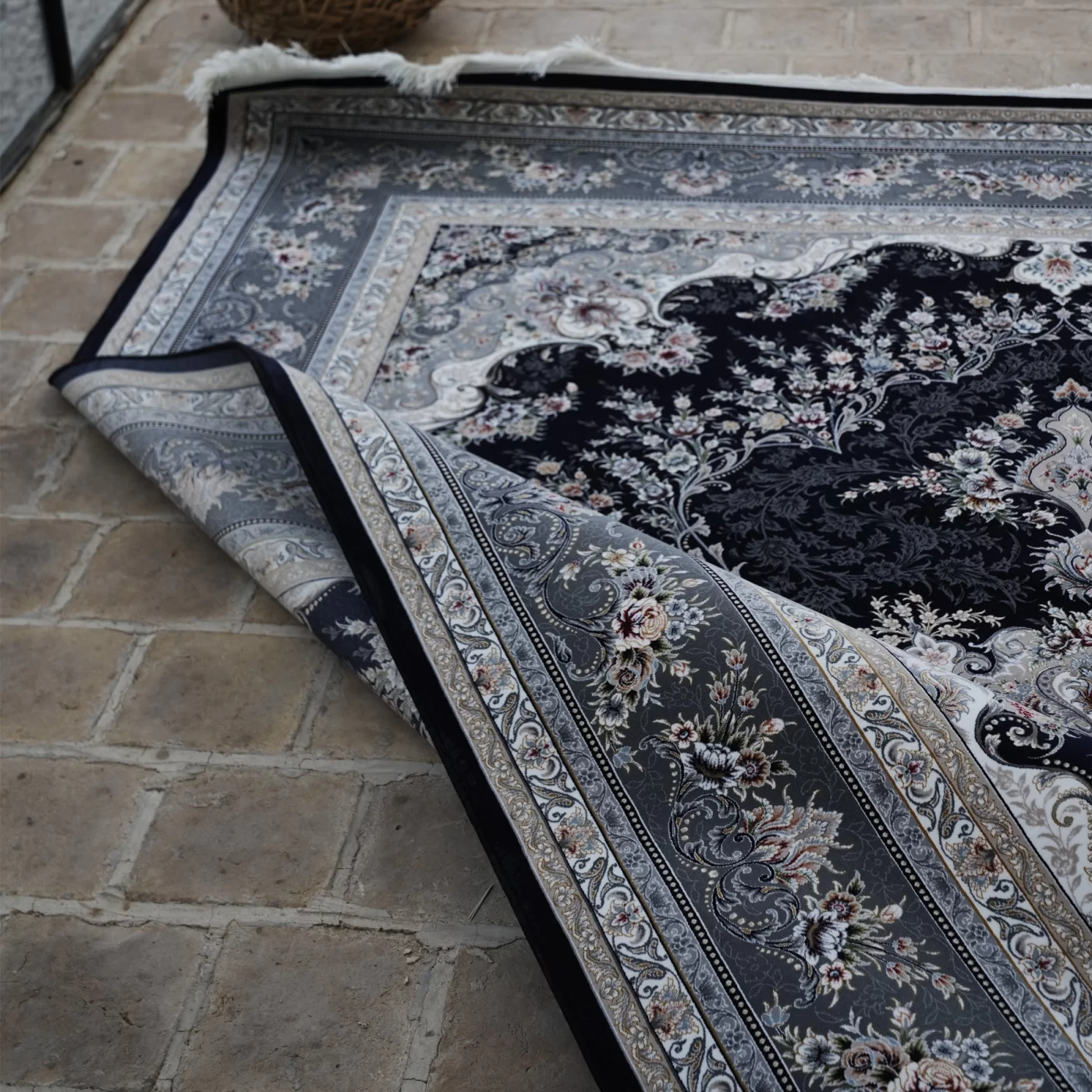 فرش ماشینی 1200 شانه تراکم 3600 گل برجسته طرح آراد سرمه ای