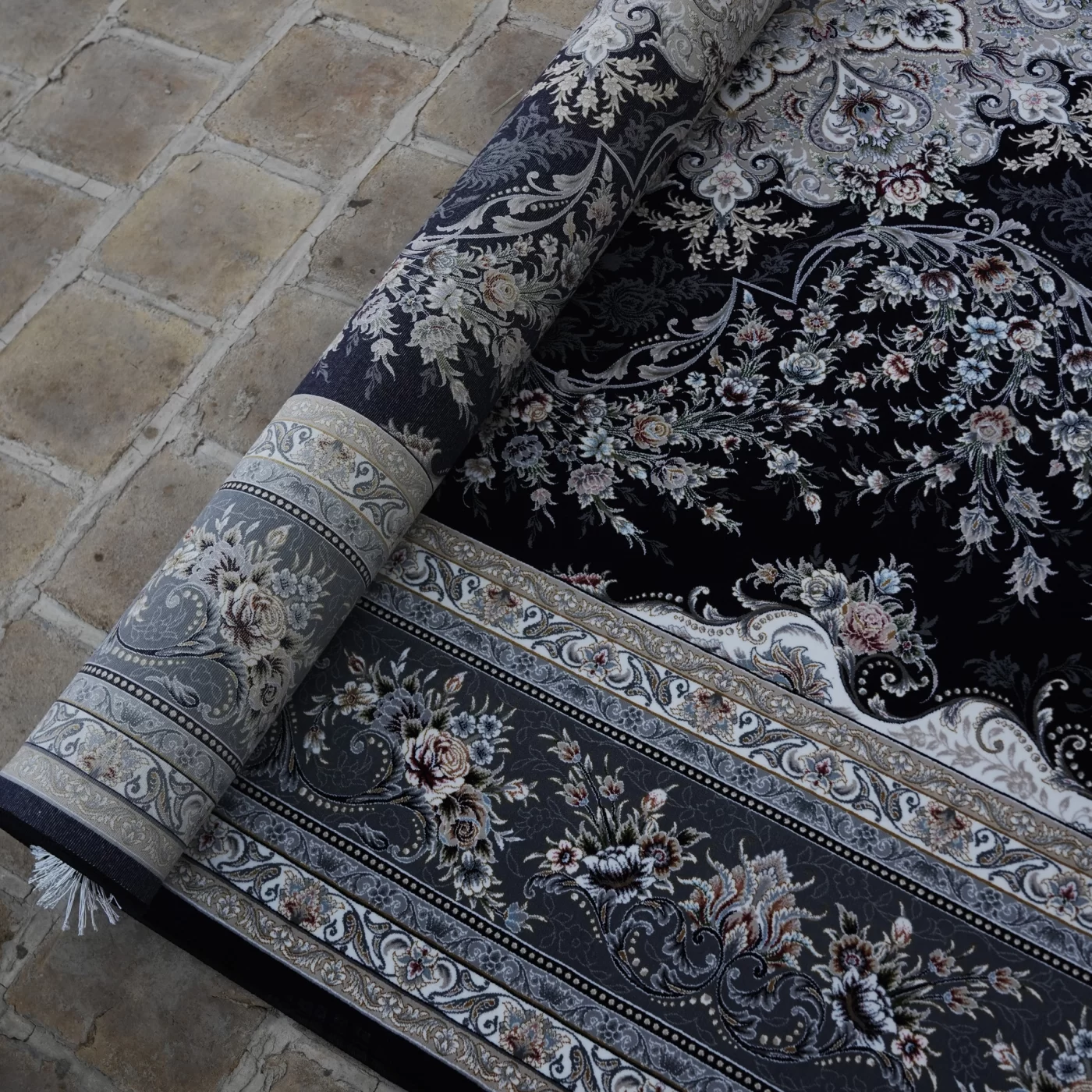 فرش ماشینی 1200 شانه تراکم 3600 گل برجسته طرح آراد سرمه ای