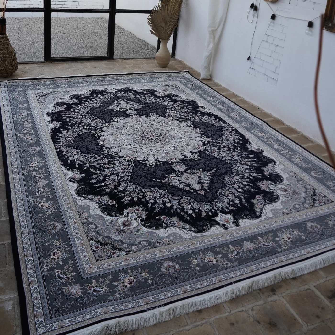 فرش ماشینی 1200 شانه تراکم 3600 گل برجسته طرح آراد سرمه ای