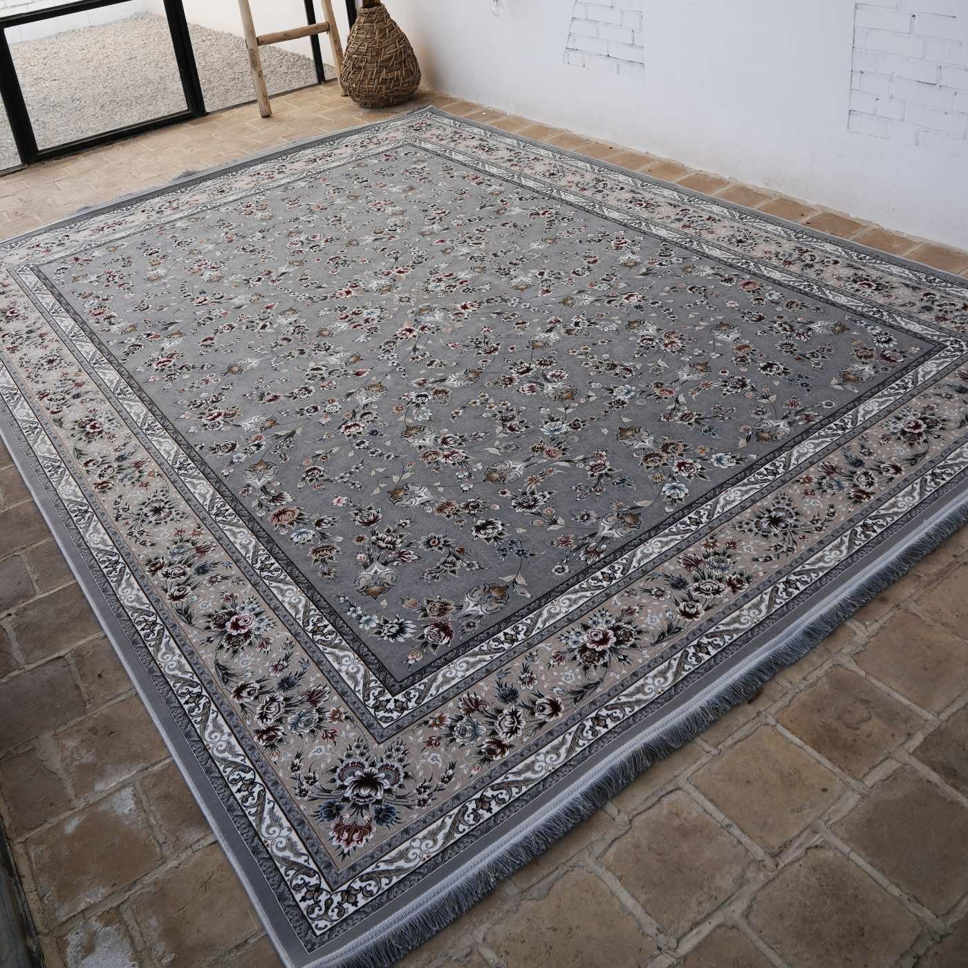 فرش ماشینی 1200 شانه تراکم 3600 گل برجسته طرح آوین نقره ای