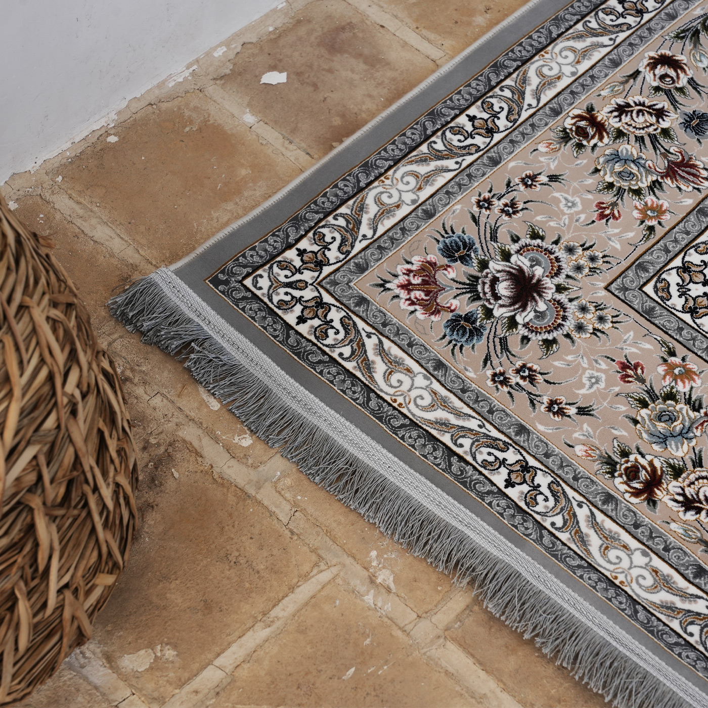 فرش ماشینی 1200 شانه تراکم 3600 گل برجسته طرح آوین نقره ای