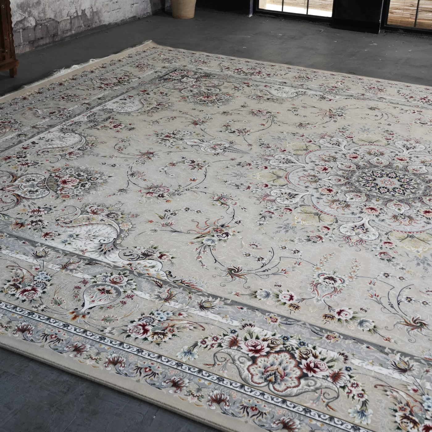 فرش ماشینی 1200 شانه تراکم 3600 گل برجسته طرح آذین بژ