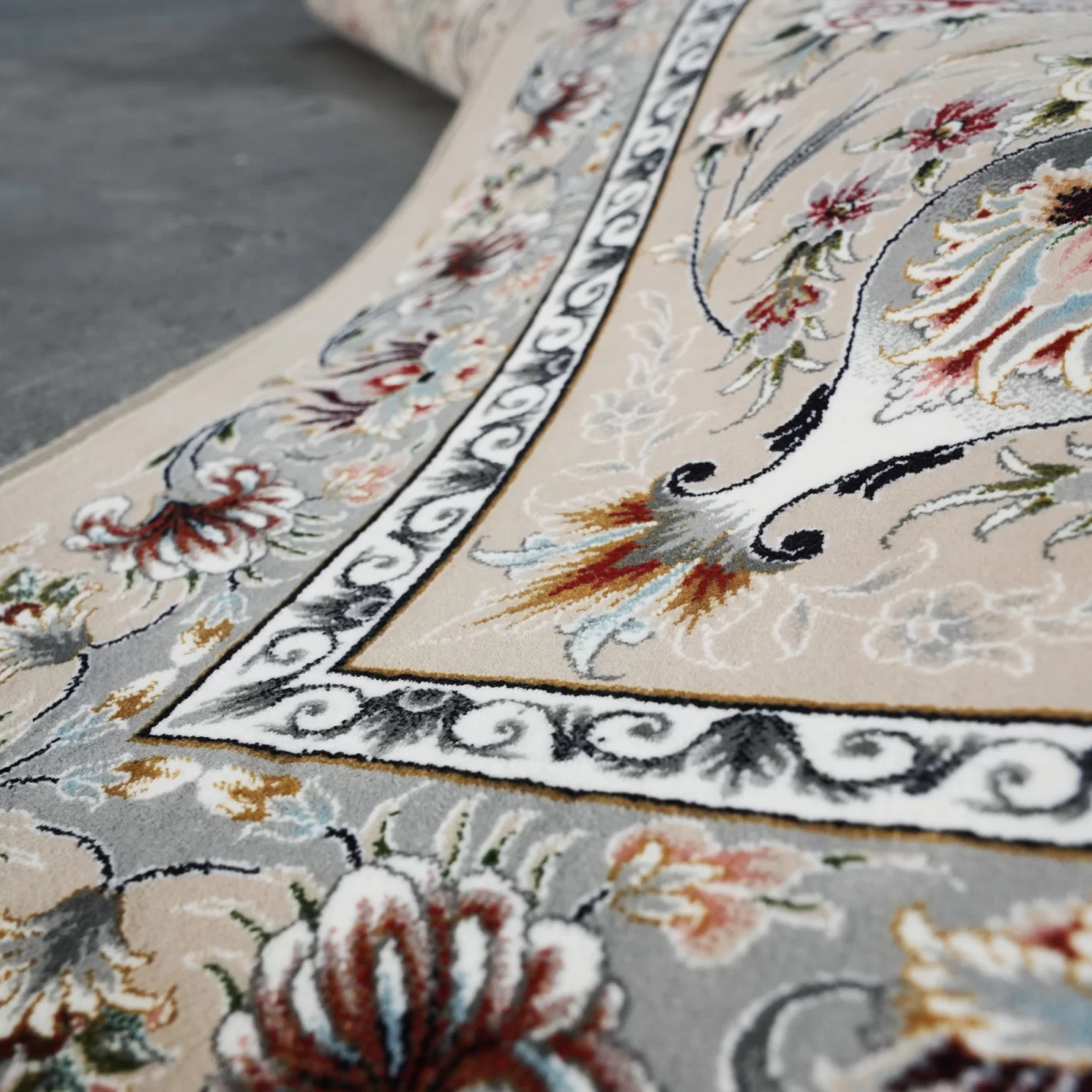 فرش ماشینی 1200 شانه تراکم 3600 گل برجسته طرح آذین بژ