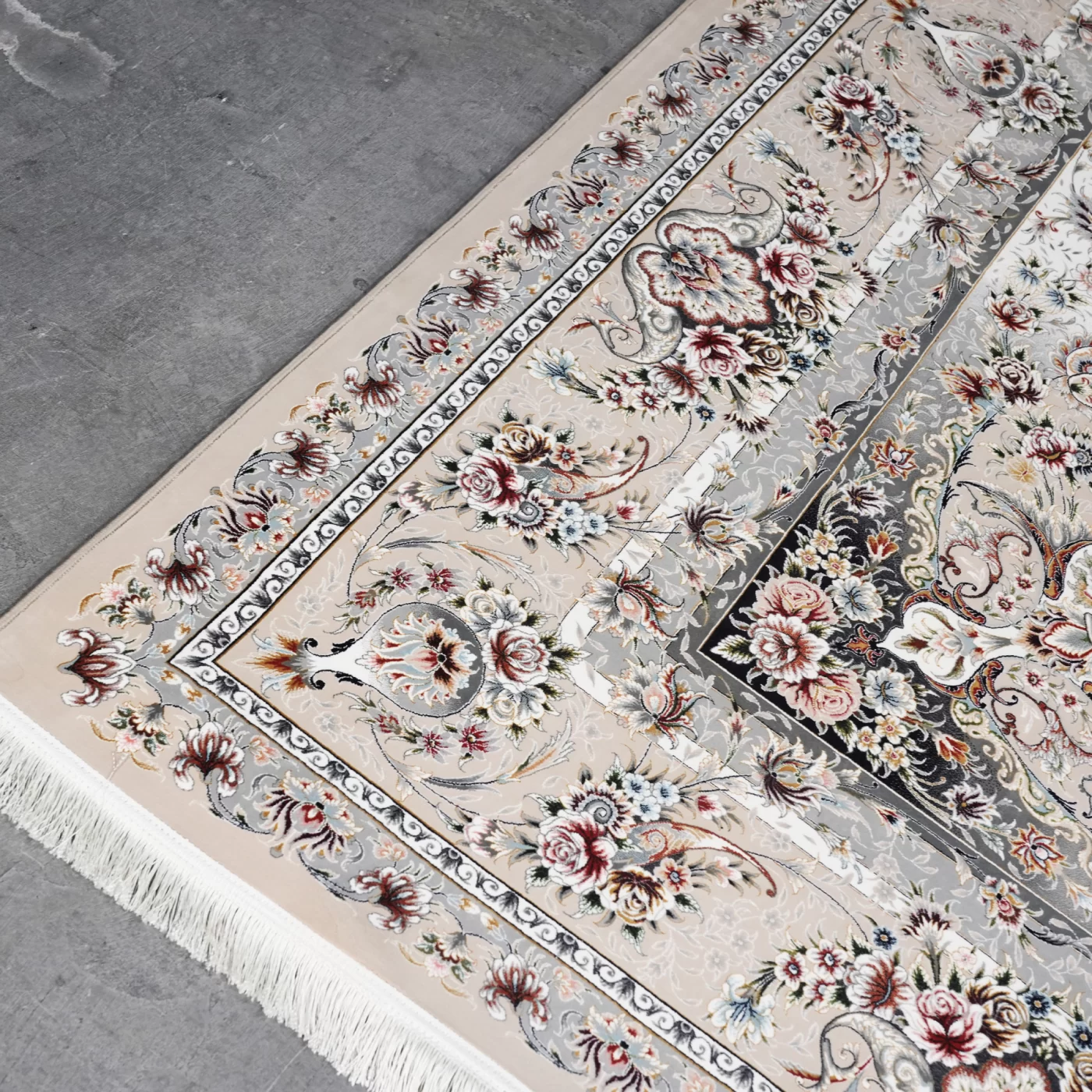 فرش ماشینی 1200 شانه تراکم 3600 گل برجسته طرح آذین بژ