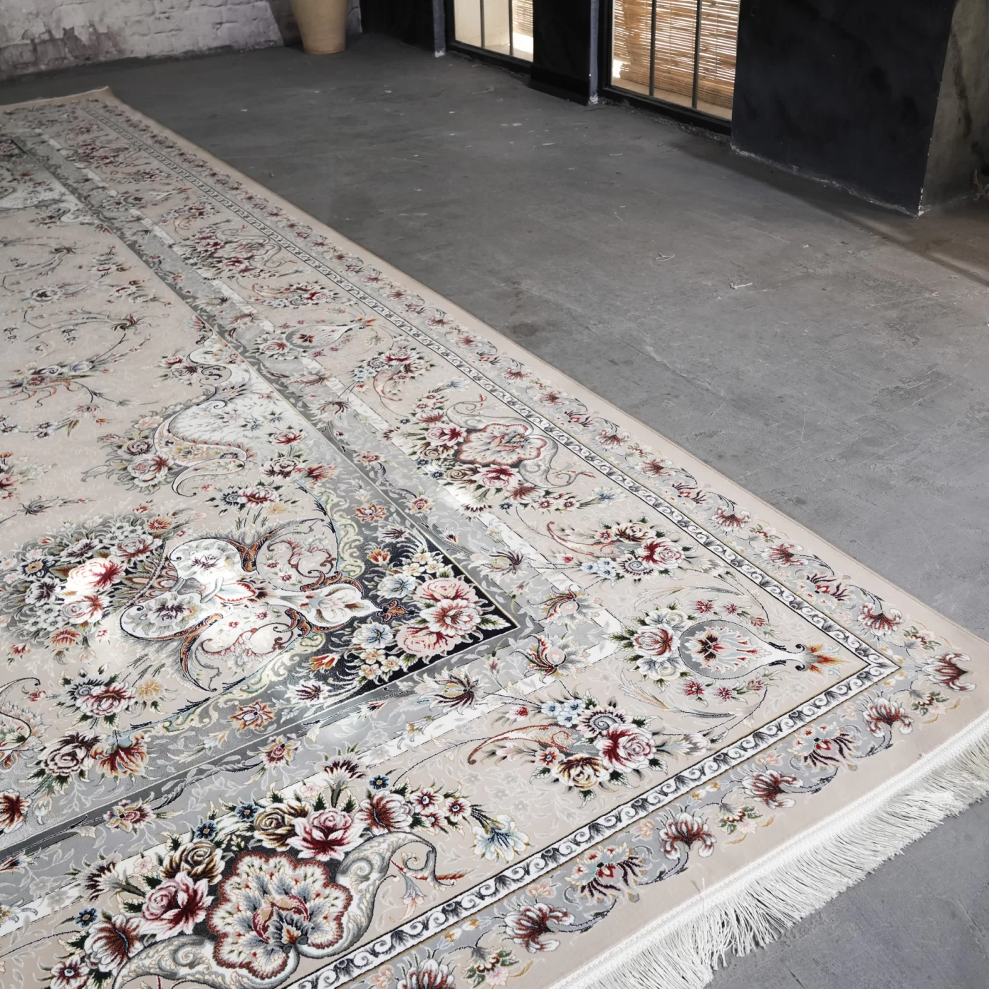 فرش ماشینی 1200 شانه تراکم 3600 گل برجسته طرح آذین بژ