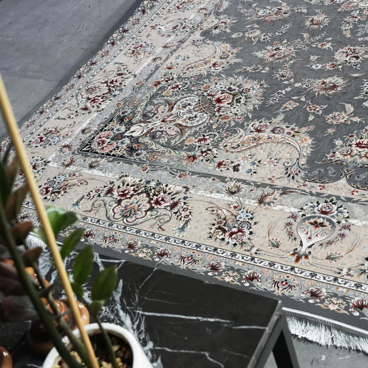 فرش ماشینی 1200 شانه تراکم 3600 گل برجسته طرح آذین دلفینی