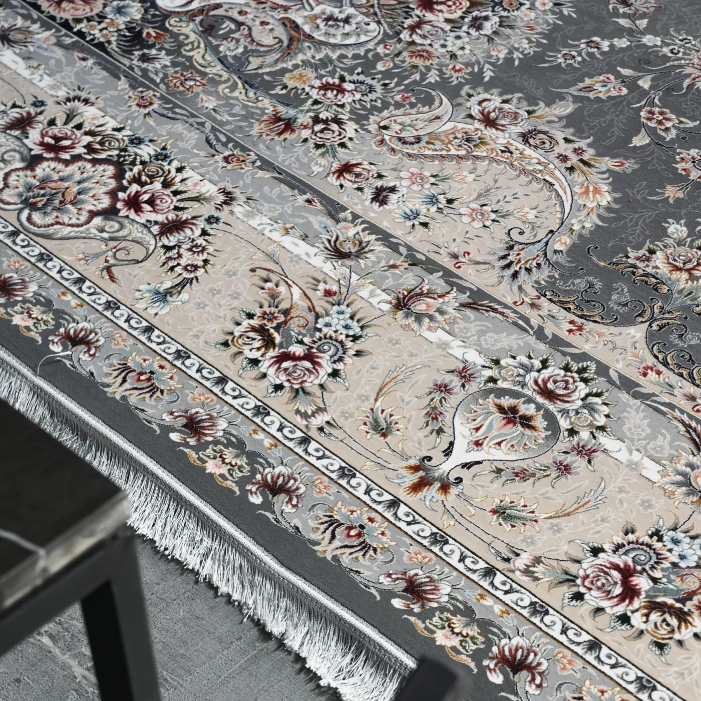 فرش ماشینی 1200 شانه تراکم 3600 گل برجسته طرح آذین دلفینی