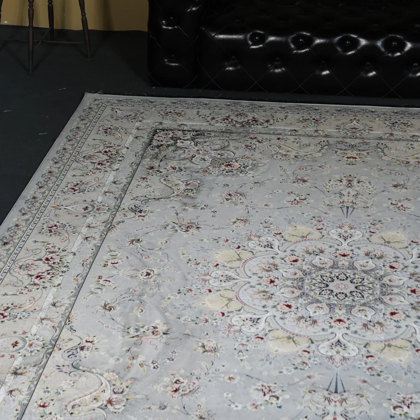 فرش ماشینی 1200 شانه تراکم 3600 گل برجسته طرح آذین نقره ای