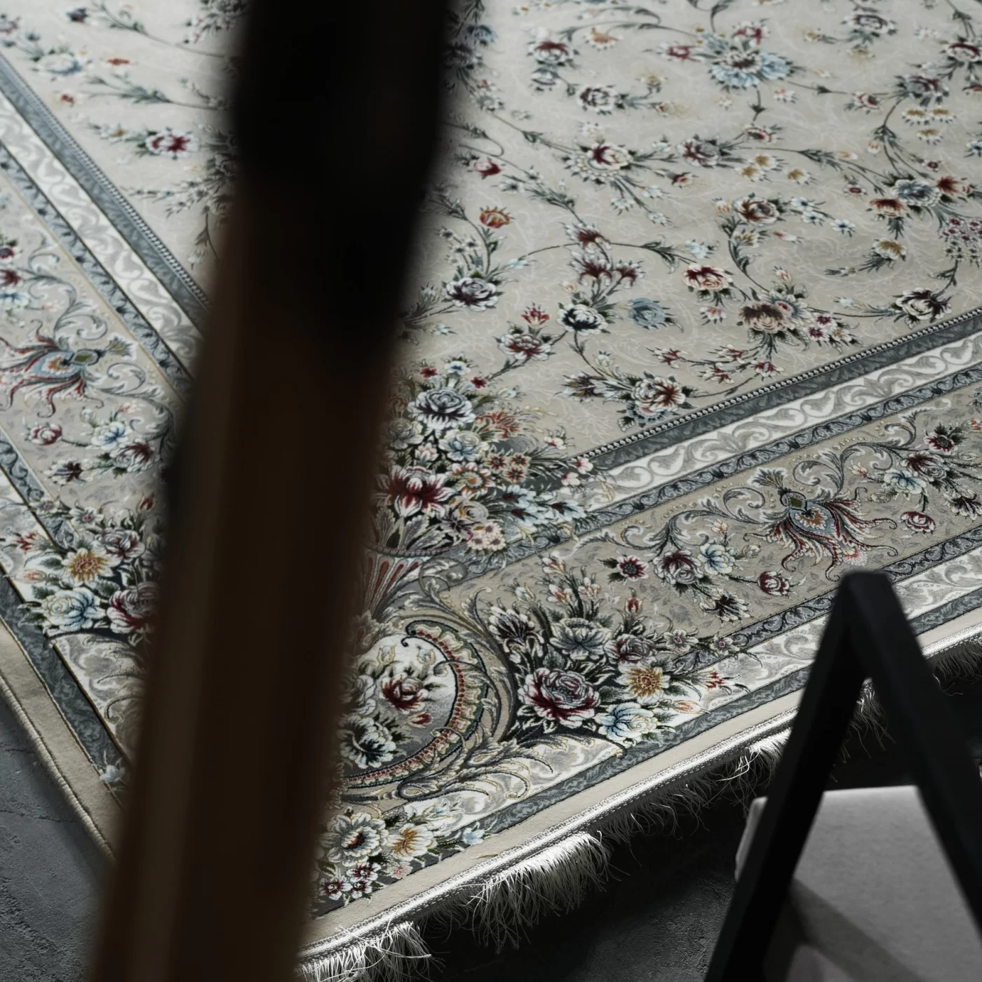 فرش ماشینی 1200 شانه تراکم 3600 گل برجسته طرح باغ گل بژ