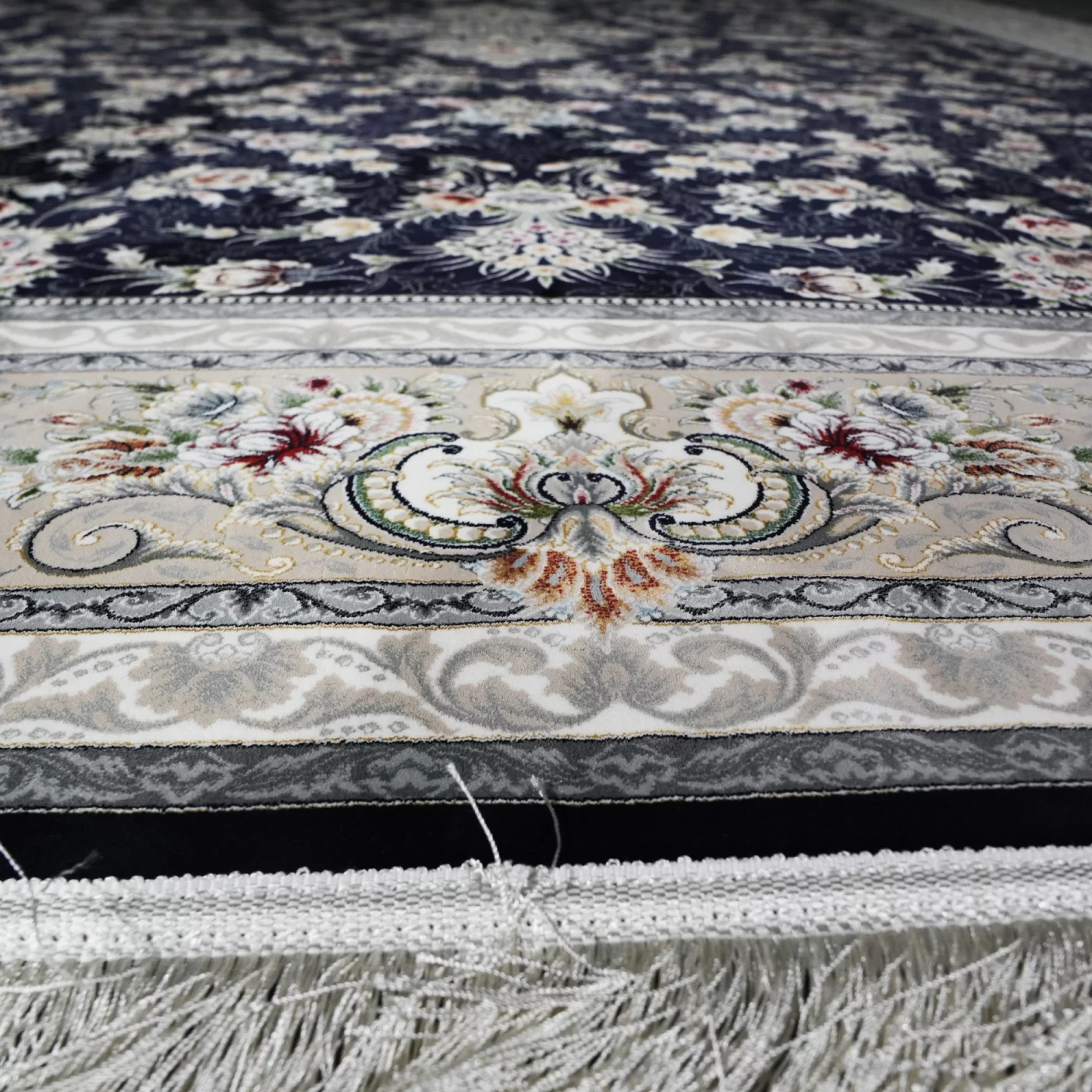 فرش ماشینی 1200 شانه تراکم 3600 گل برجسته طرح باغ گل سرمه ای