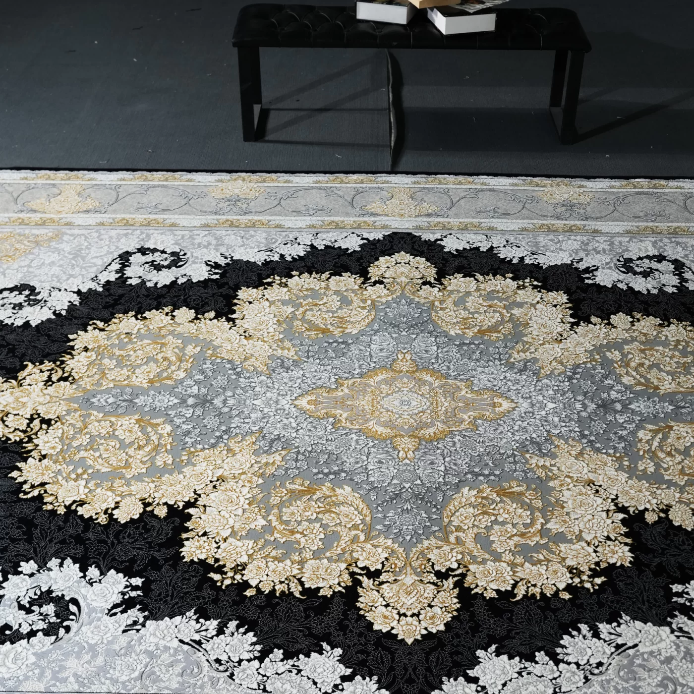 فرش ماشینی 1200 شانه تراکم 3600 گل برجسته طرح باغ رز سرمه ای