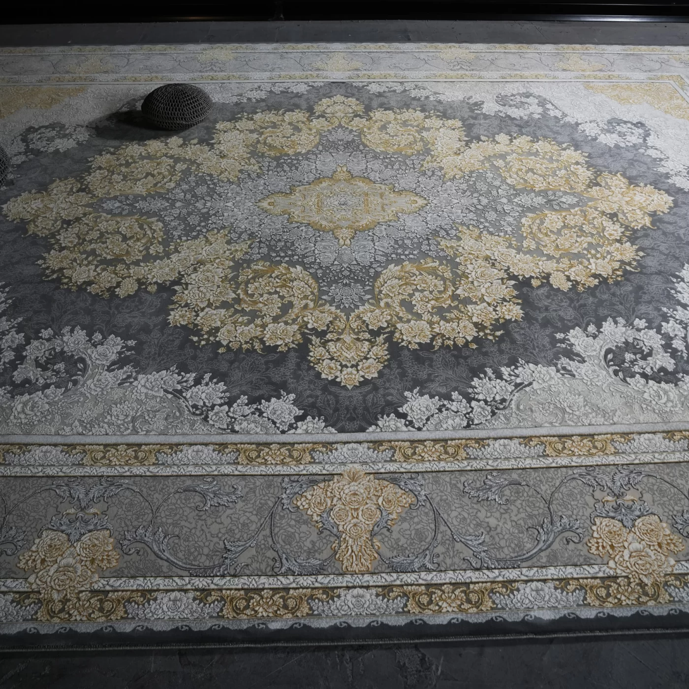 فرش ماشینی 1200 شانه تراکم 3600 گل برجسته طرح باغ رز طوسی