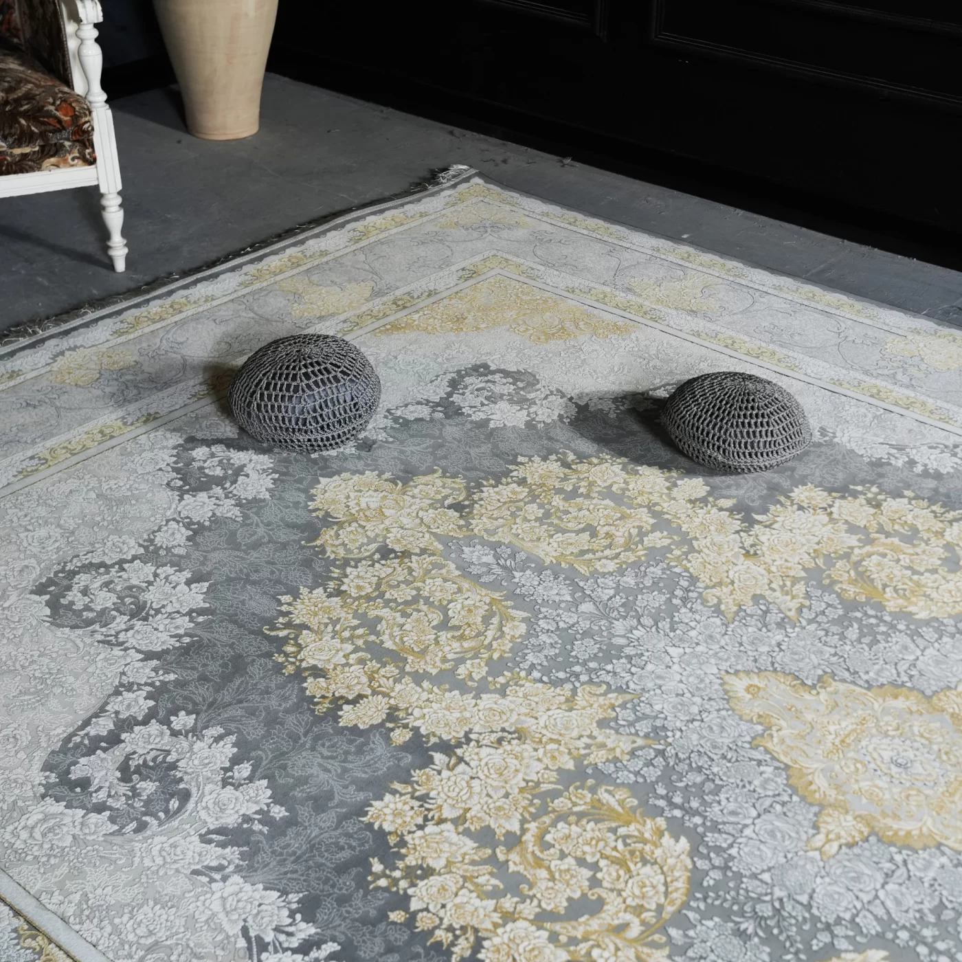 فرش ماشینی 1200 شانه تراکم 3600 گل برجسته طرح باغ رز طوسی