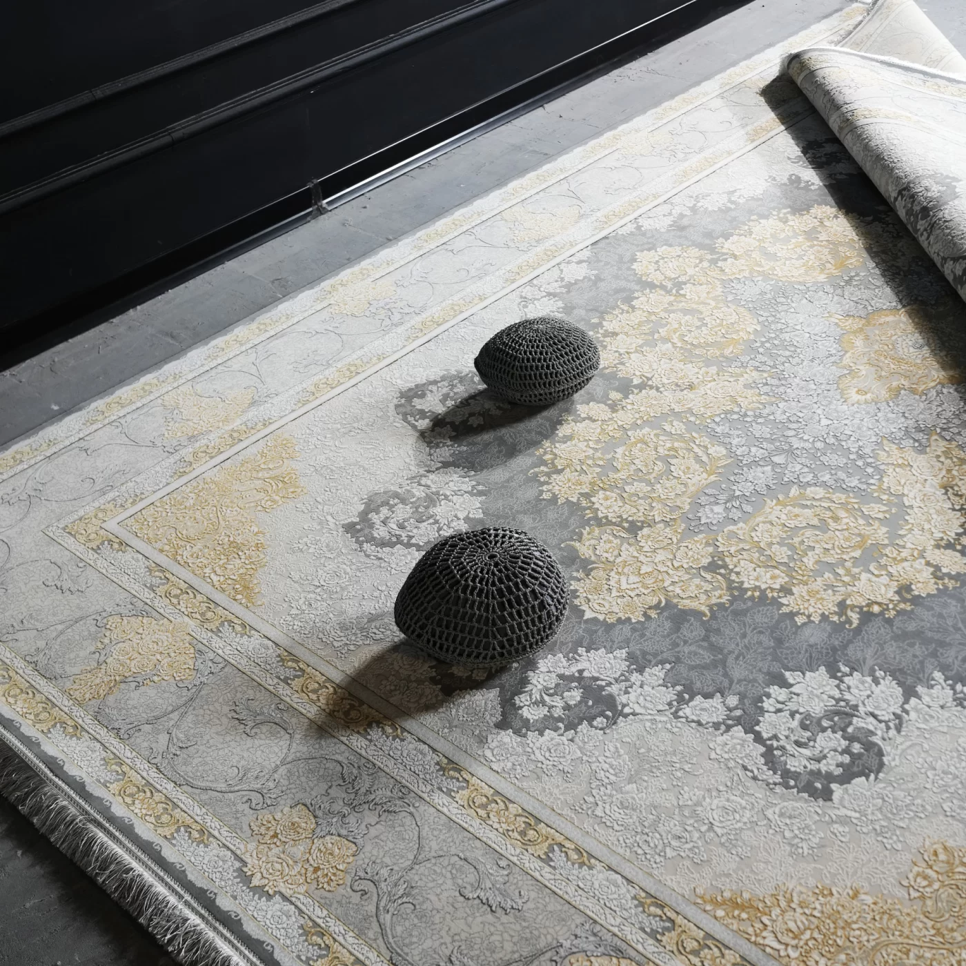 فرش ماشینی 1200 شانه تراکم 3600 گل برجسته طرح باغ رز طوسی