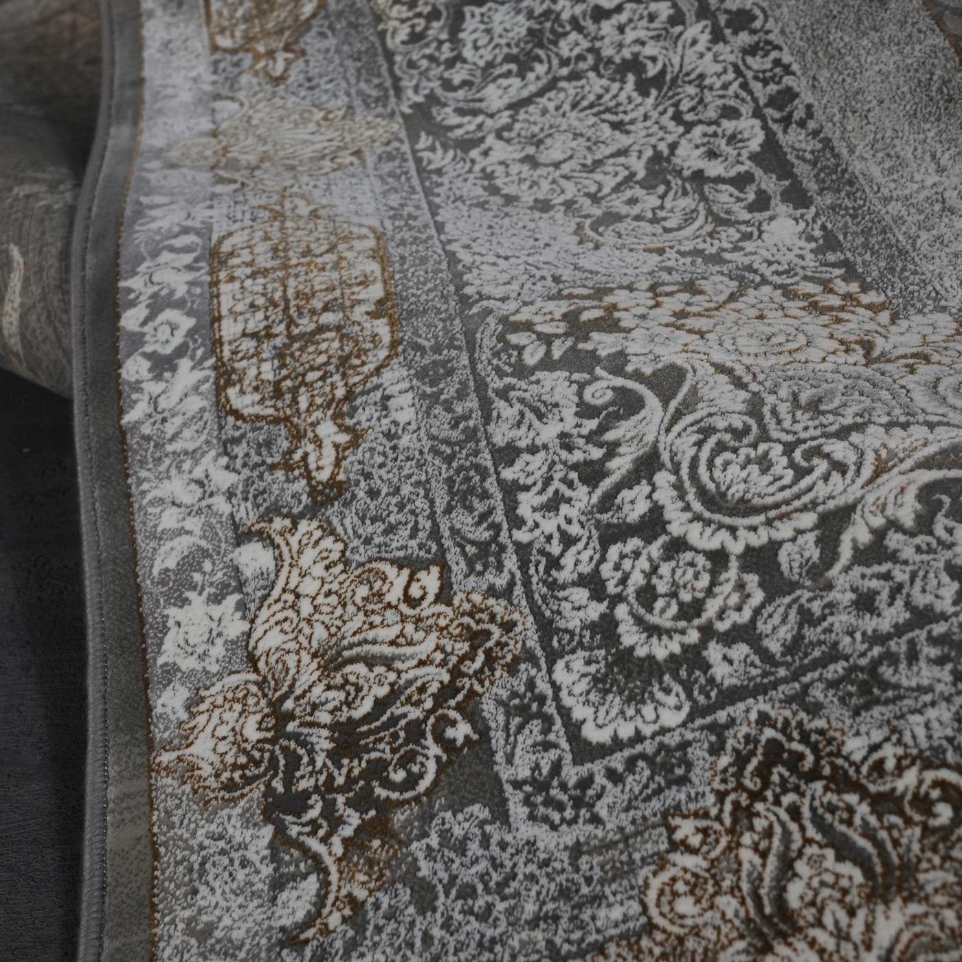 فرش ماشینی 1200 شانه تراکم 3600 گل برجسته طرح بهامین بژ