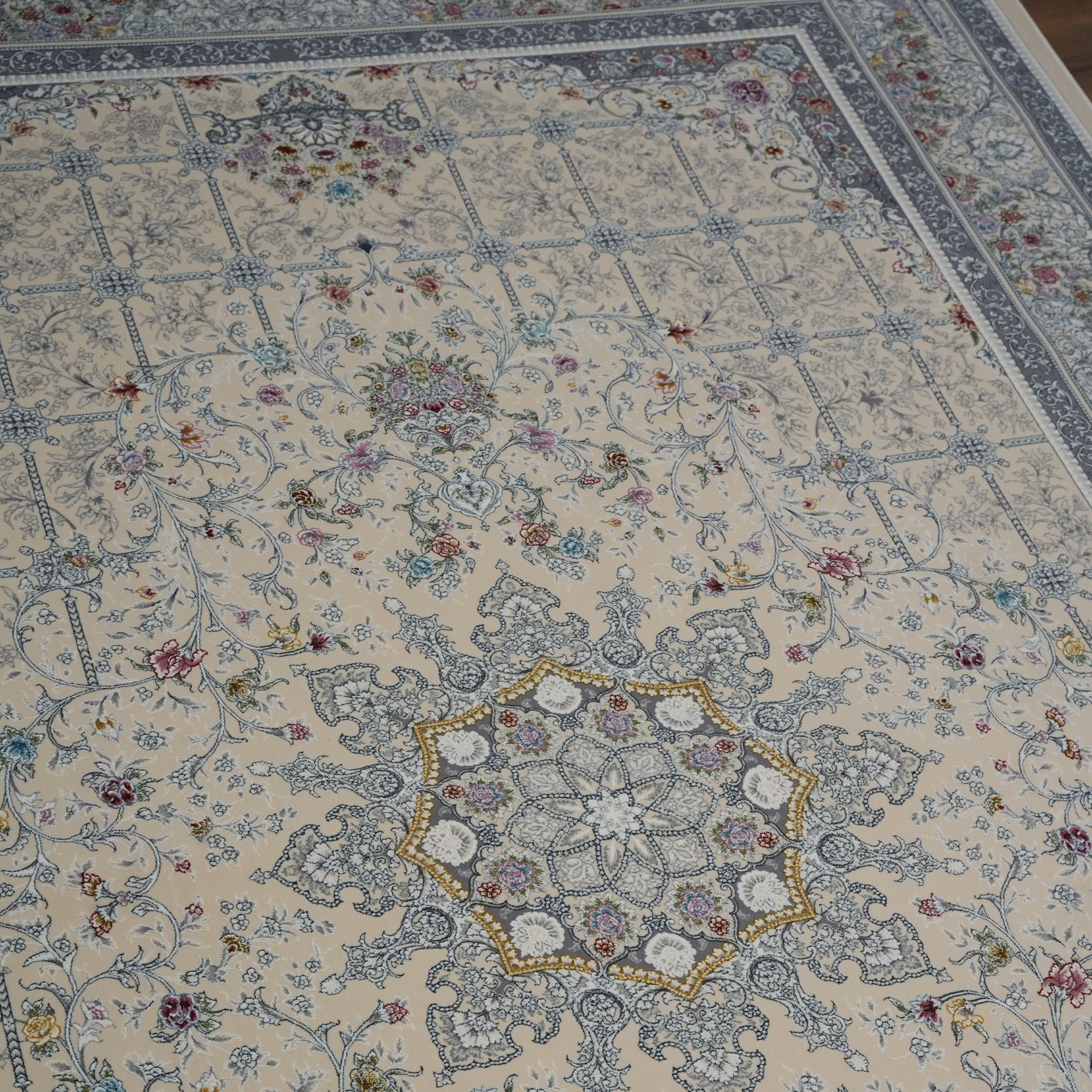 فرش ماشینی 1200 شانه تراکم 3600 طرح دلبر کرم