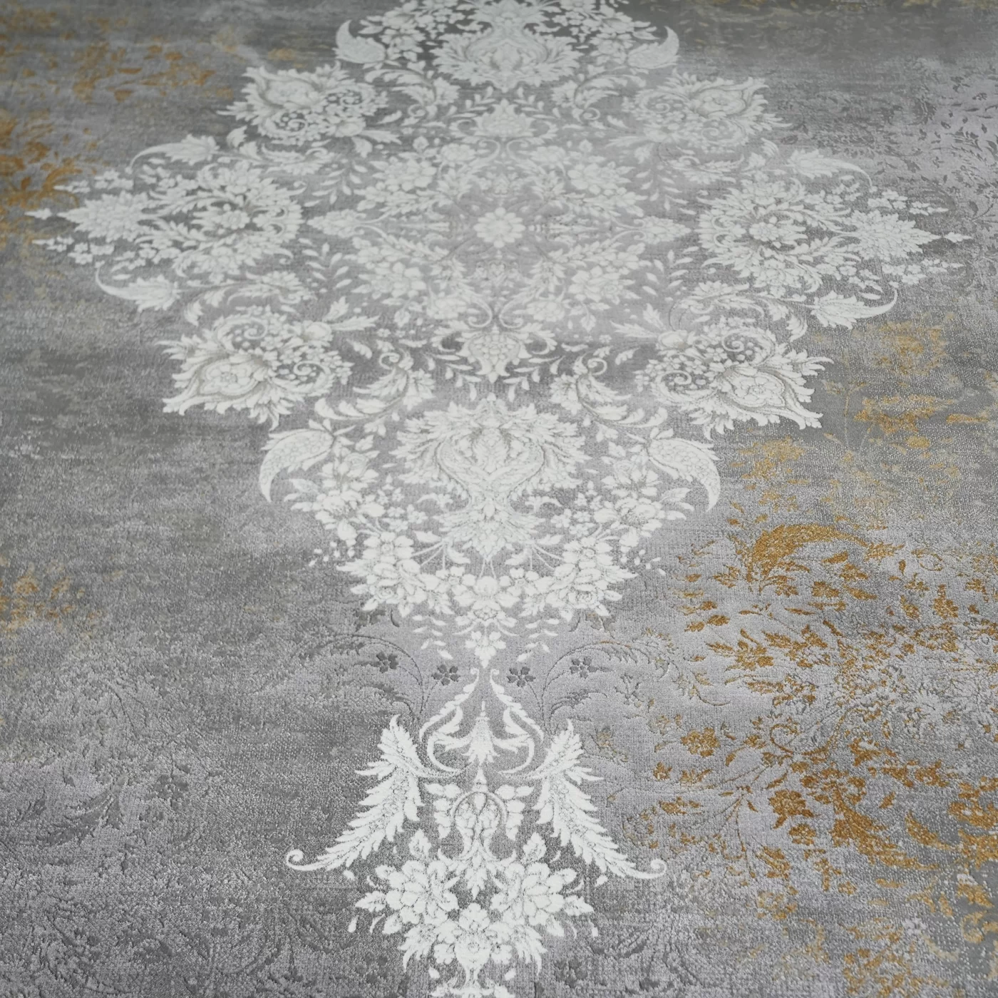 فرش ماشینی 1200 شانه تراکم 3600 گل برجسته طرح اریکا نقره ای