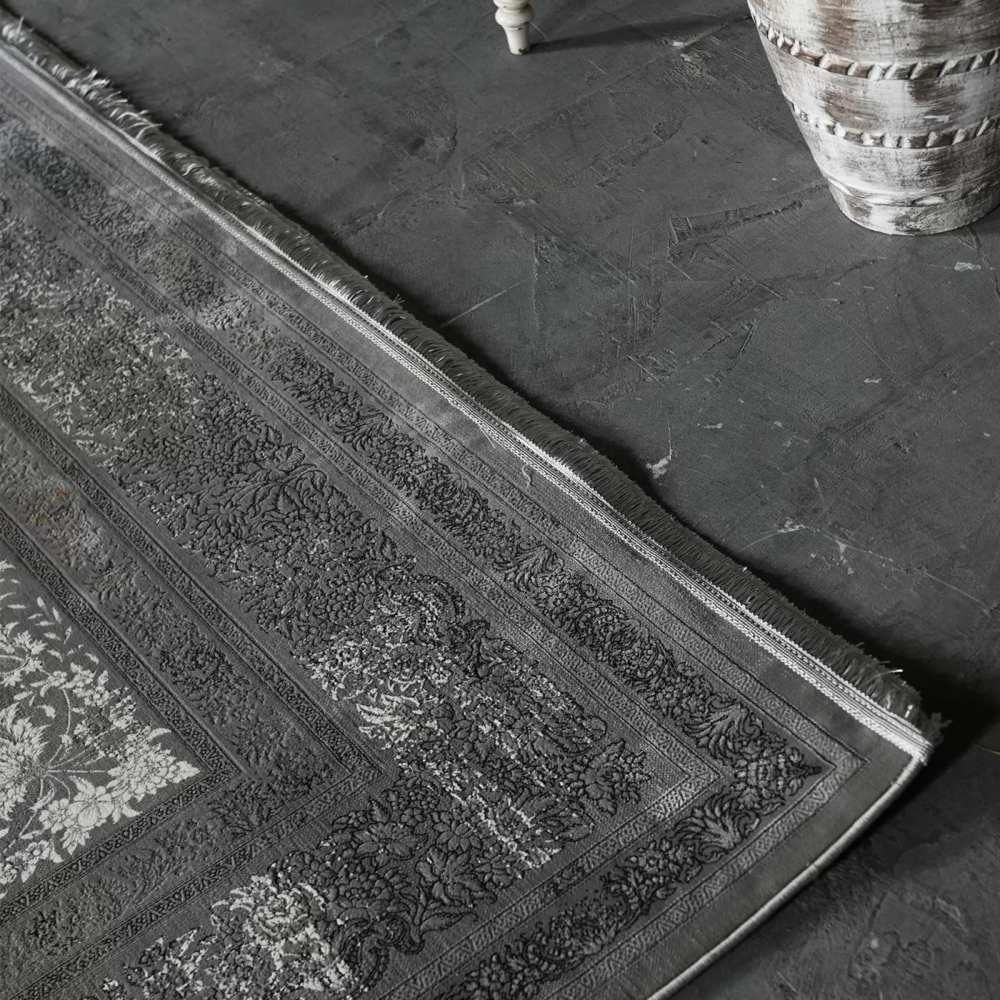 فرش ماشینی 1200 شانه تراکم 3600 گل برجسته طرح اریکا نقره ای