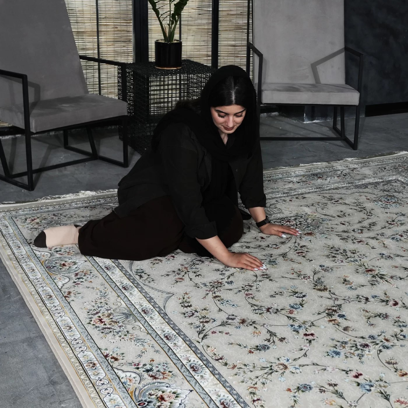 فرش ماشینی 1200 شانه تراکم 3600 گل برجسته طرح فرنوش بژ