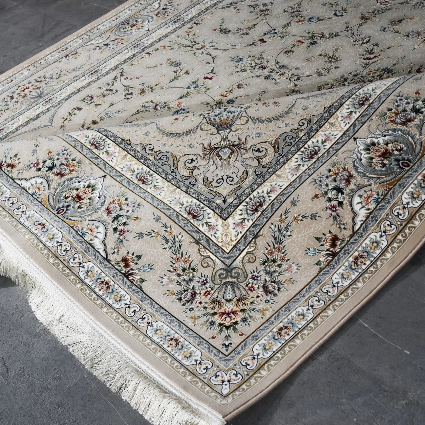 فرش ماشینی 1200 شانه تراکم 3600 گل برجسته طرح فرنوش بژ