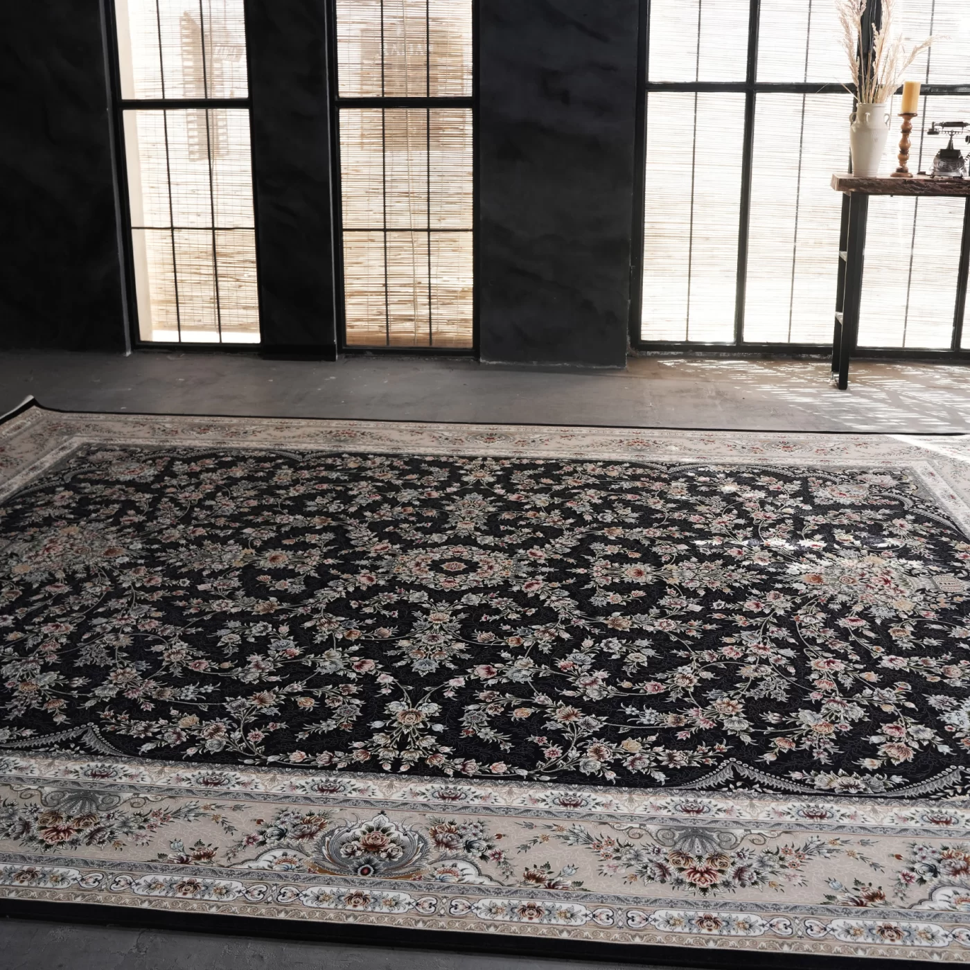 فرش ماشینی 1200 شانه تراکم 3600 گل برجسته طرح فرنوش سرمه ای