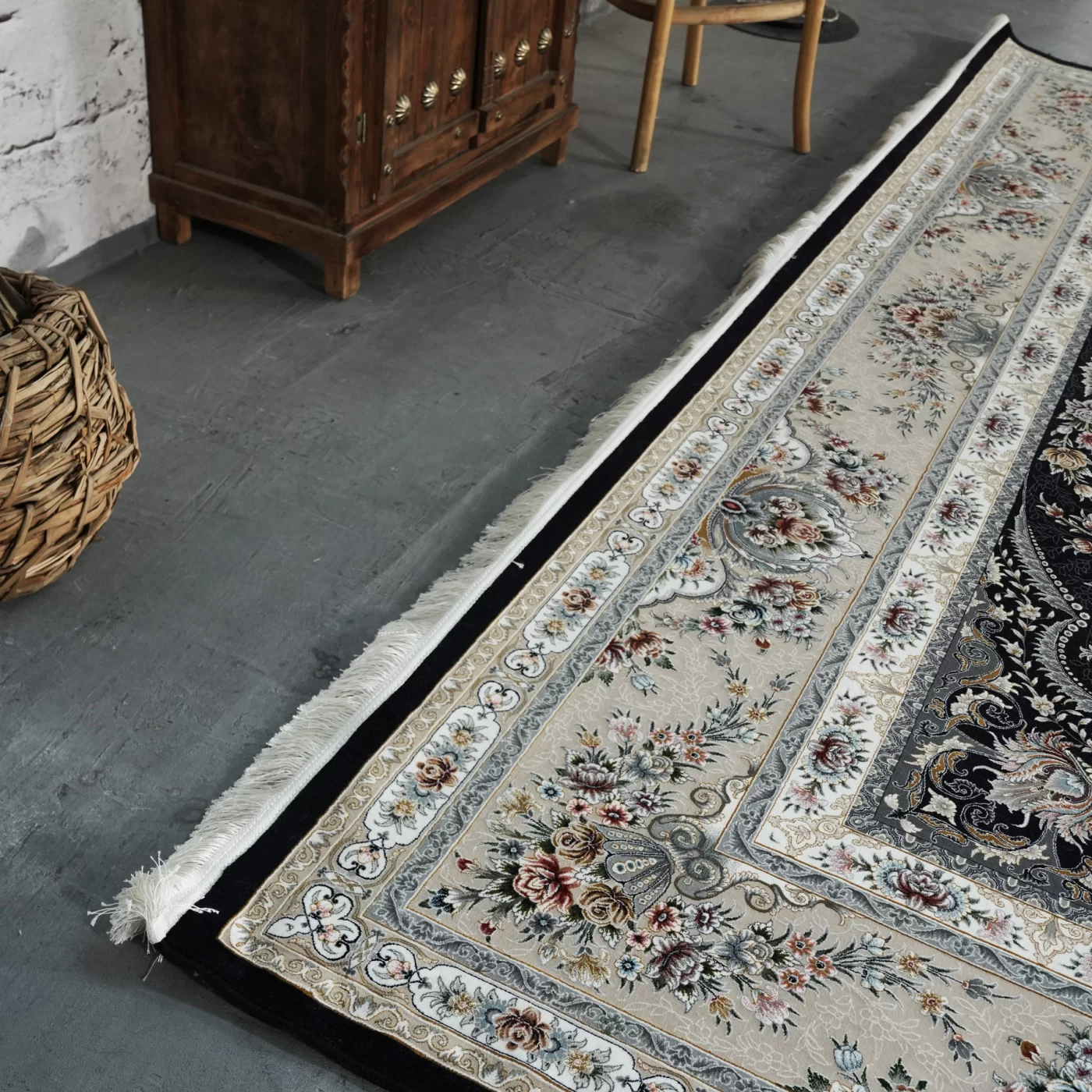 فرش ماشینی 1200 شانه تراکم 3600 گل برجسته طرح فرنوش سرمه ای