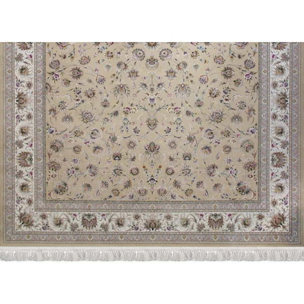 فرش ماشینی ۱۲۰۰ شانه تراکم ۳۶۰۰ گل برجسته طرح هلن بژ