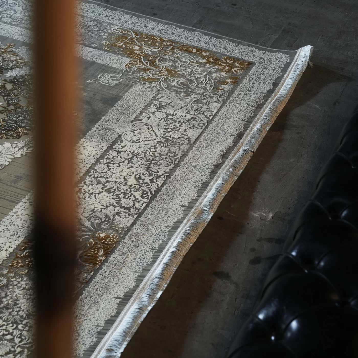 فرش ماشینی 1200 شانه تراکم 3600 گل برجسته طرح هیا فیلی