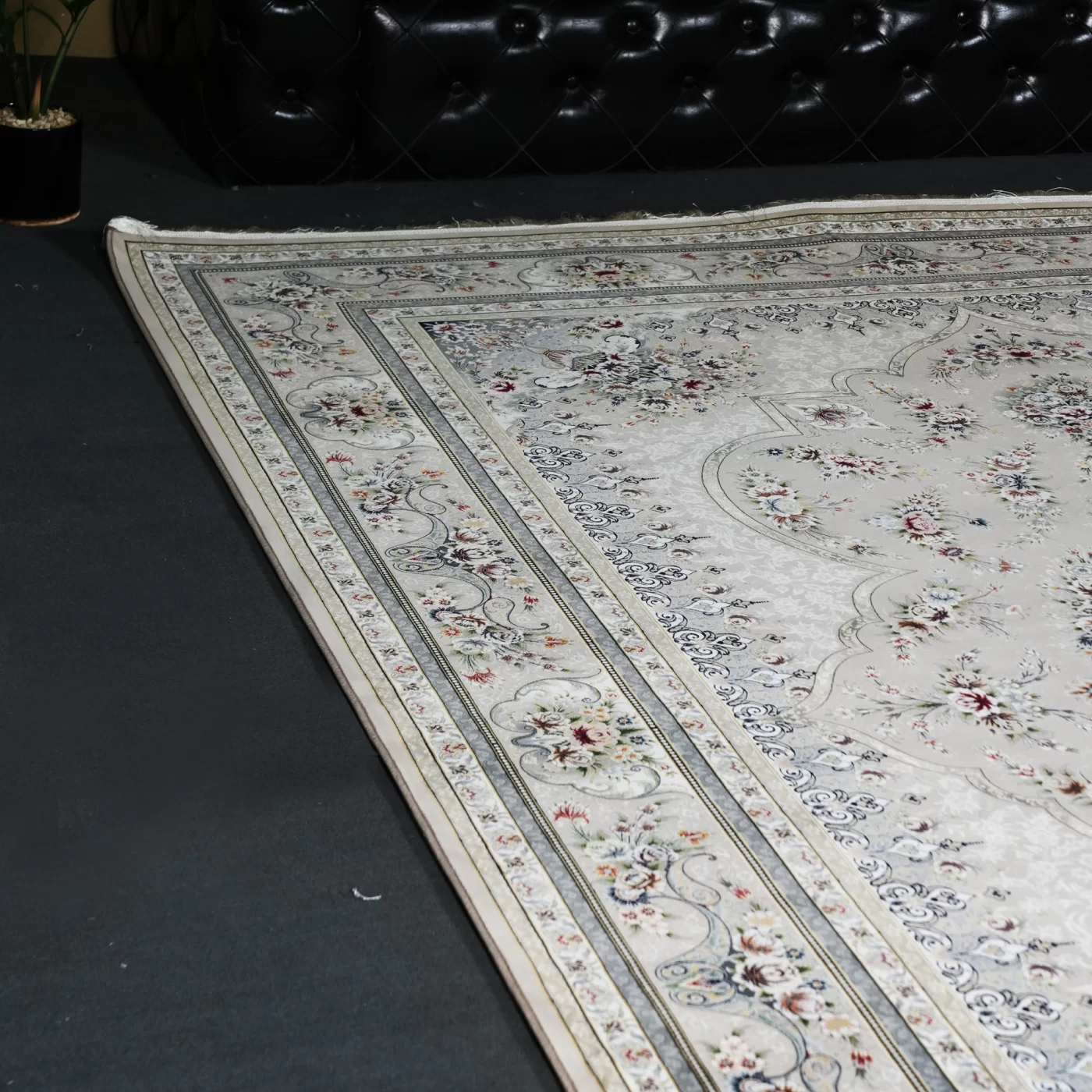 فرش ماشینی 1200 شانه تراکم 3600 گل برجسته طرح هیراد بژ