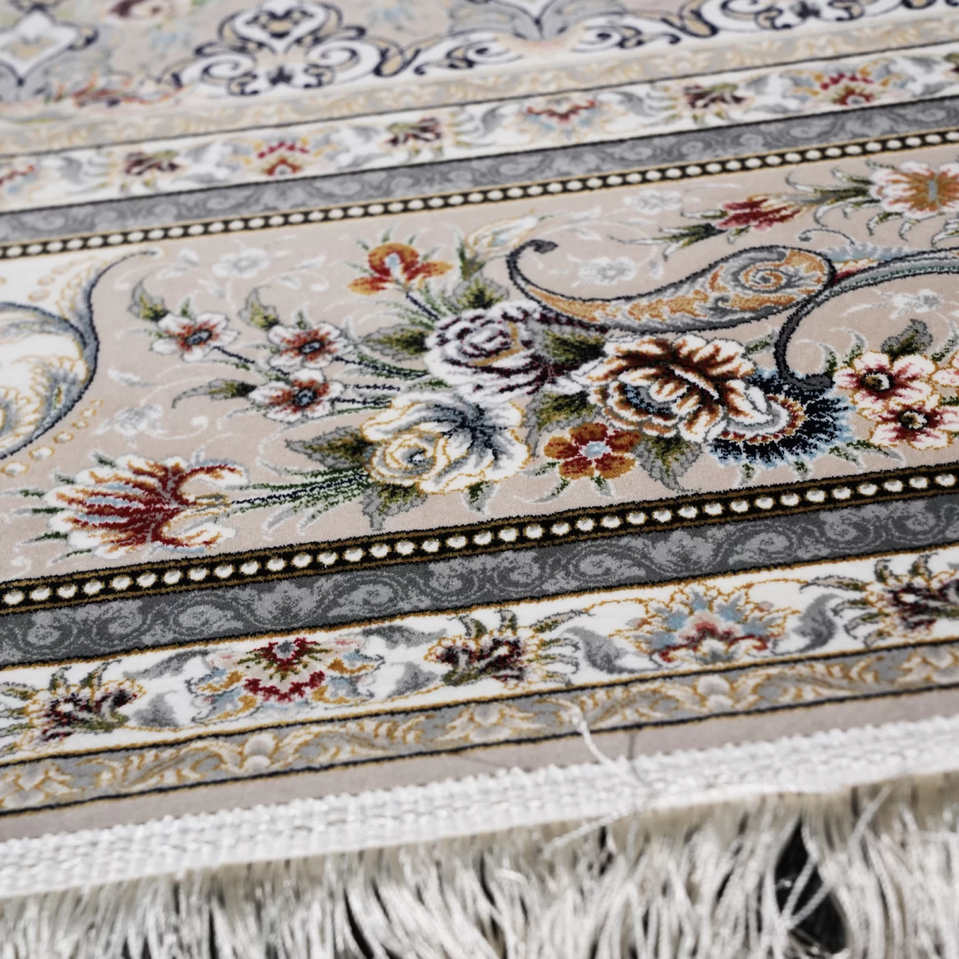 فرش ماشینی 1200 شانه تراکم 3600 گل برجسته طرح هیراد بژ