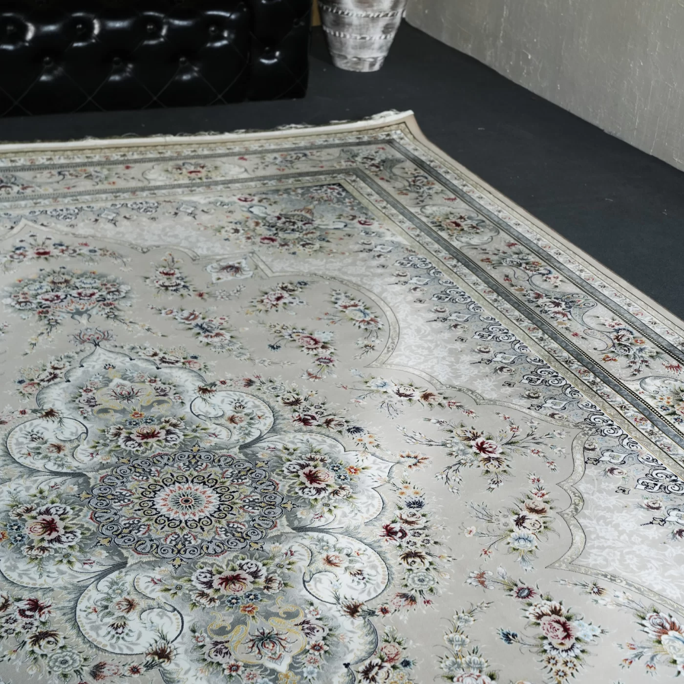 فرش ماشینی 1200 شانه تراکم 3600 گل برجسته طرح هیراد بژ