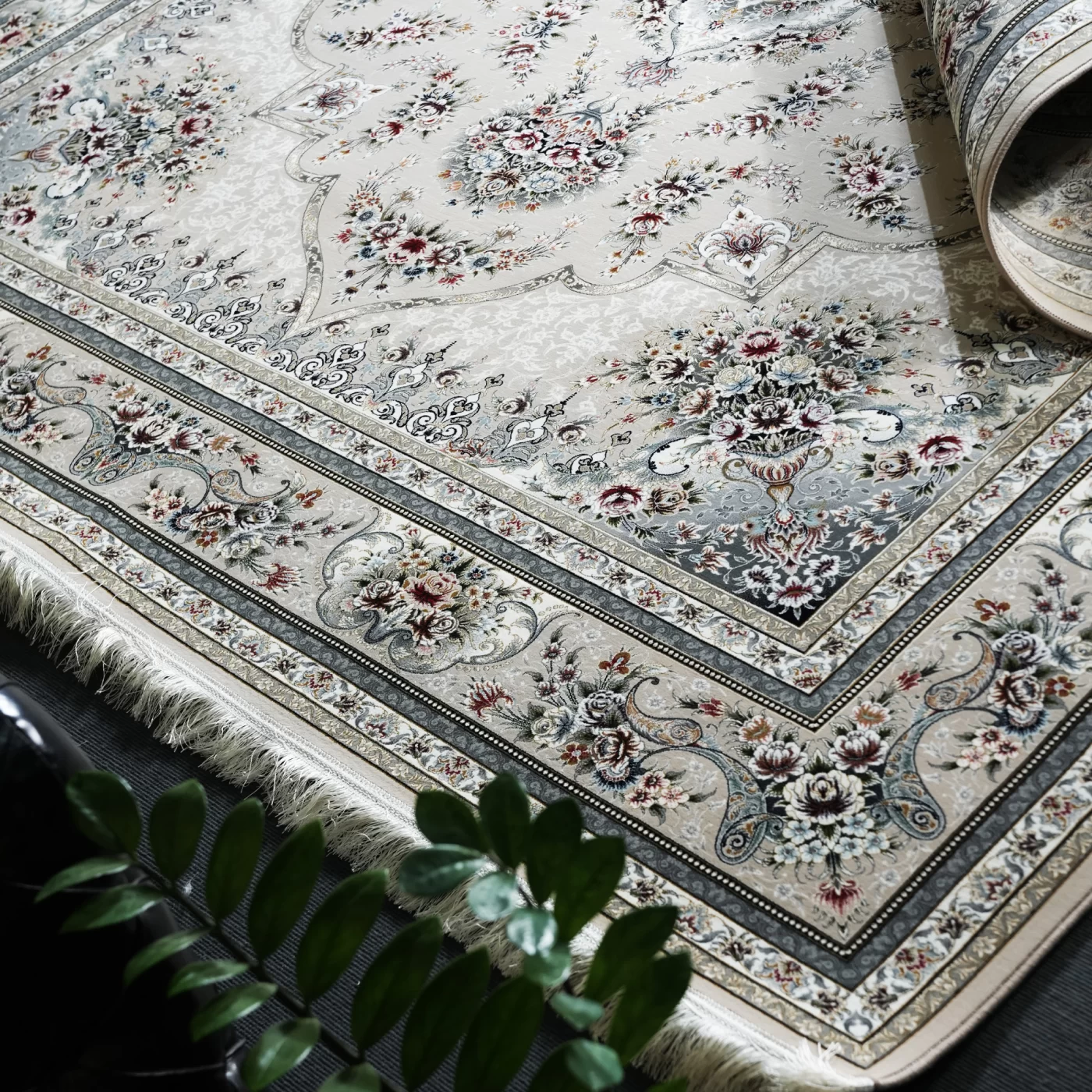 فرش ماشینی 1200 شانه تراکم 3600 گل برجسته طرح هیراد بژ