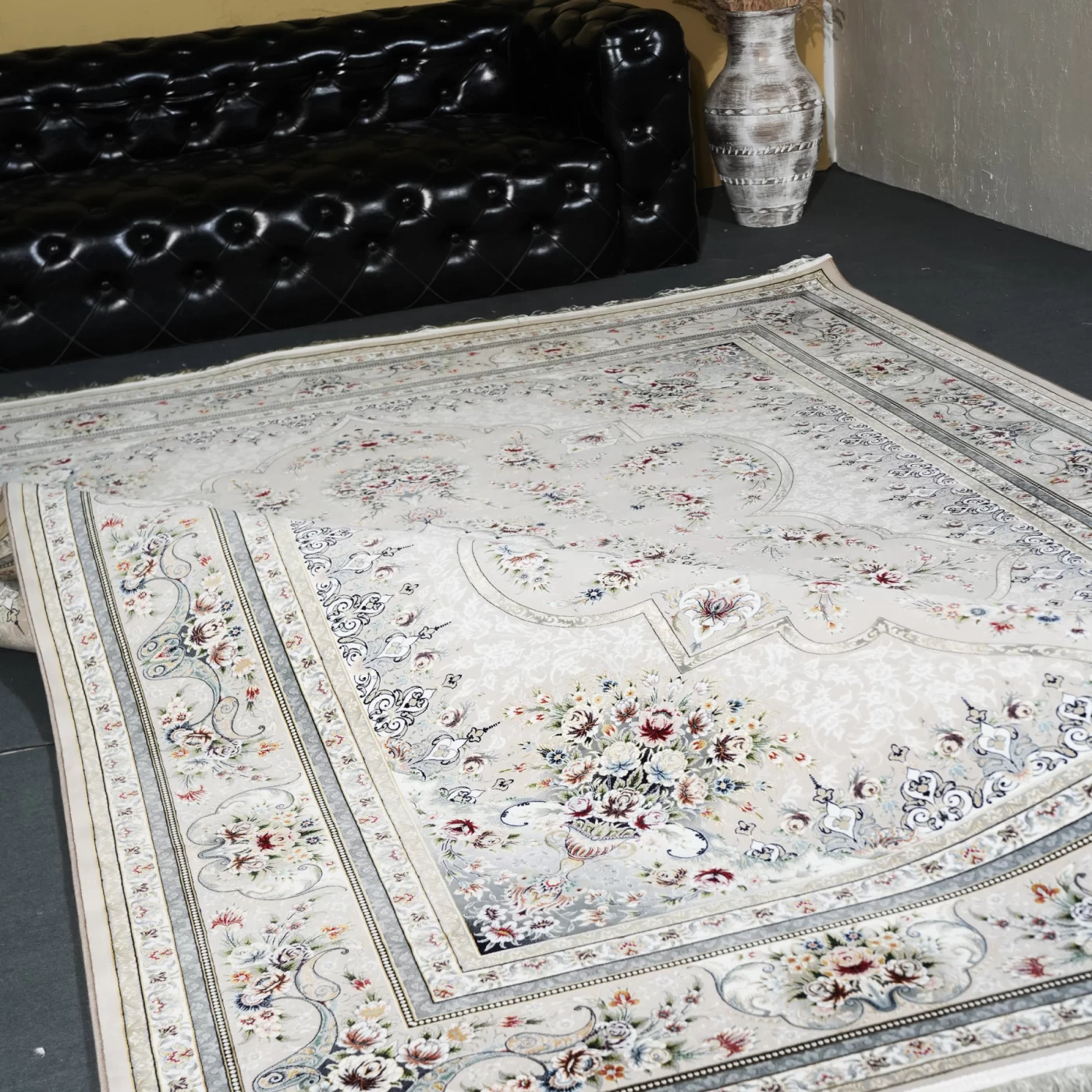 فرش ماشینی 1200 شانه تراکم 3600 گل برجسته طرح هیراد بژ