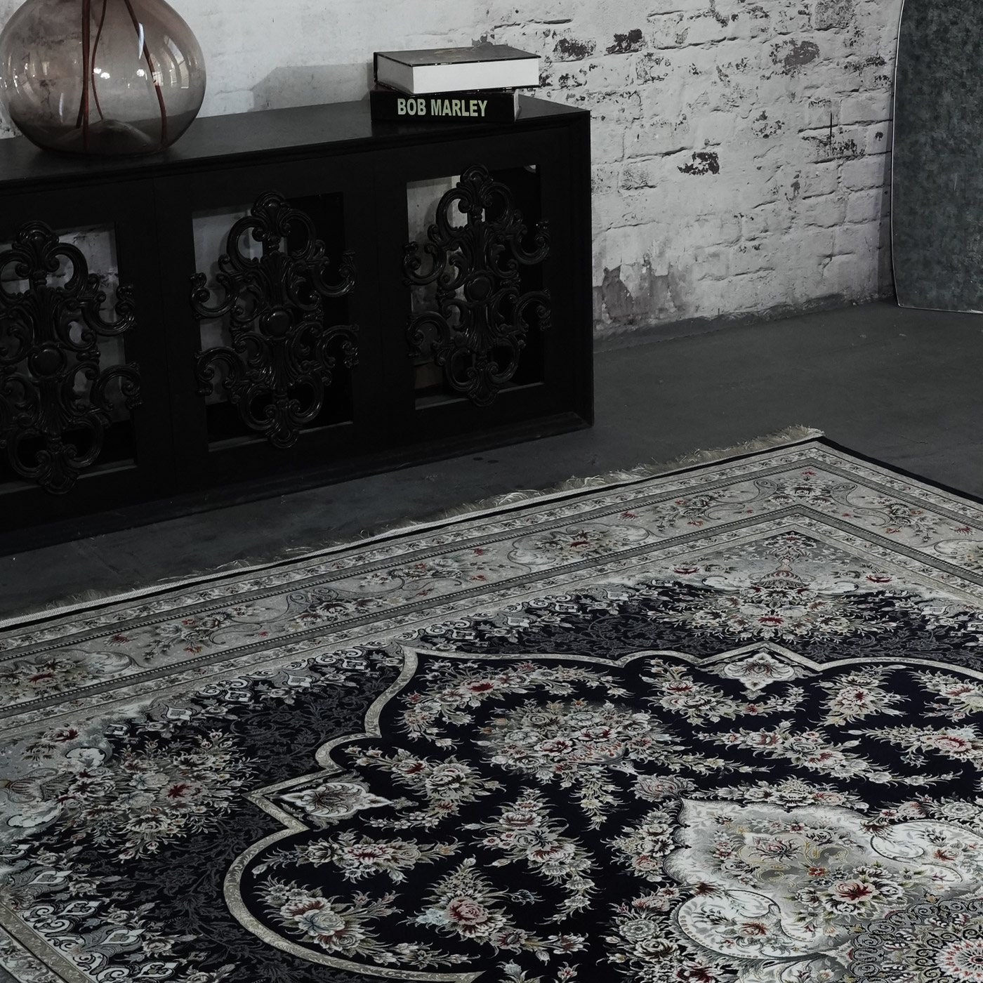 فرش ماشینی 1200 شانه تراکم 3600 گل برجسته طرح هیراد سرمه ای