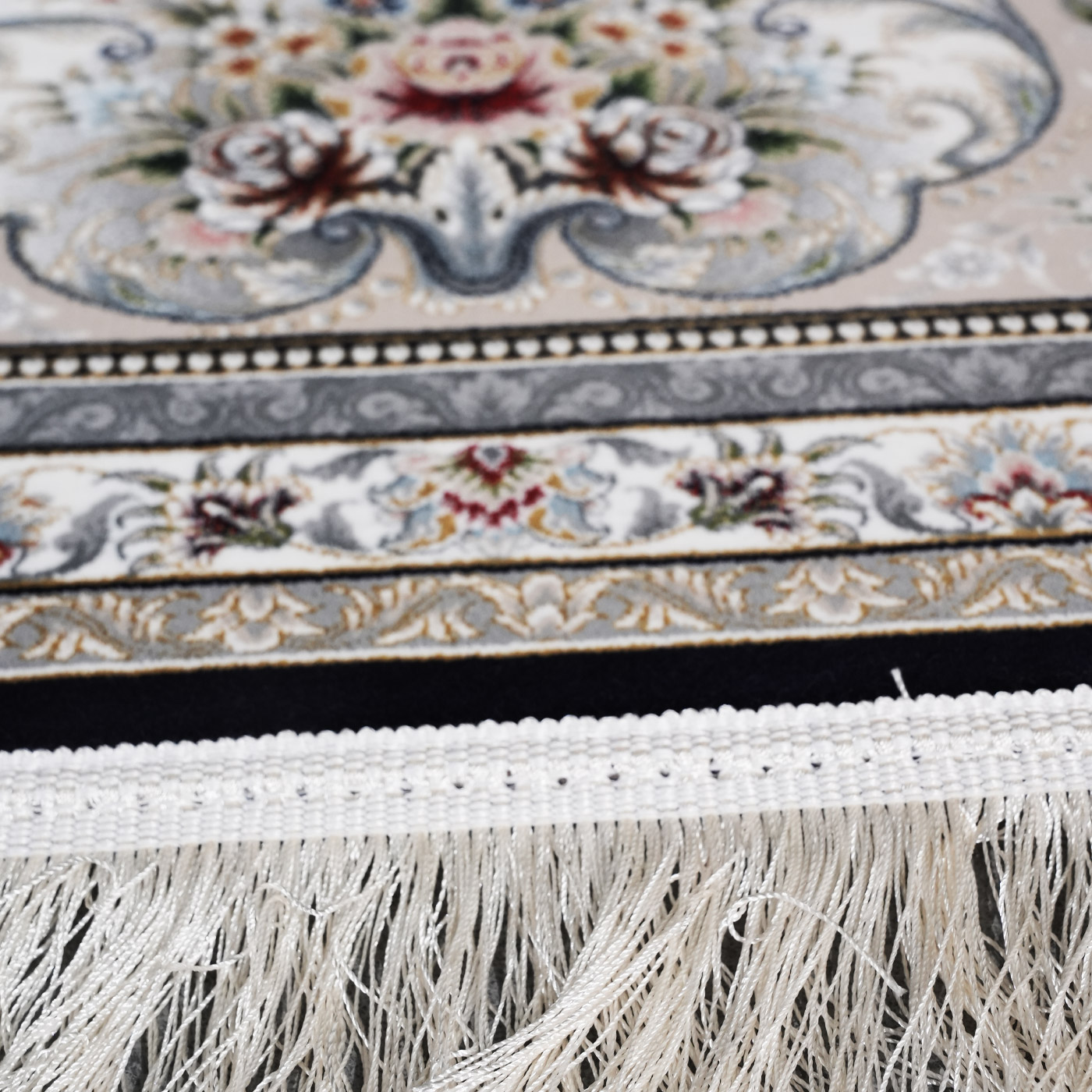 فرش ماشینی 1200 شانه تراکم 3600 گل برجسته طرح هیراد سرمه ای