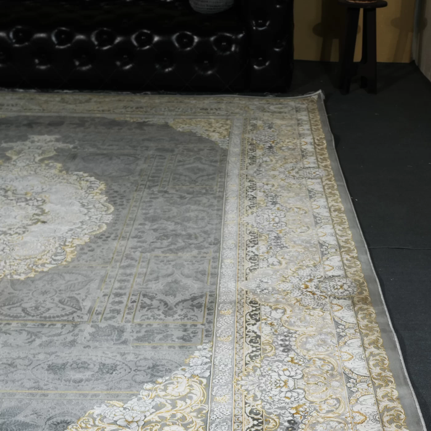 فرش ماشینی 1200 شانه تراکم 3600 گل برجسته طرح هرمان فیلی