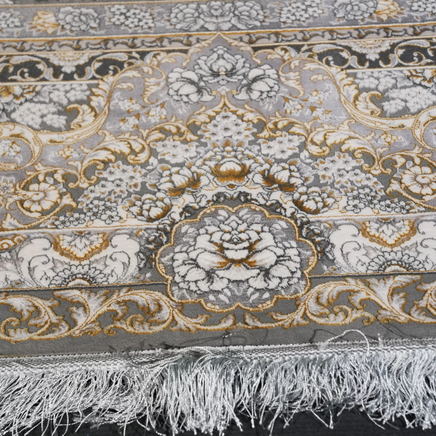 فرش ماشینی 1200 شانه تراکم 3600 گل برجسته طرح هرمان فیلی