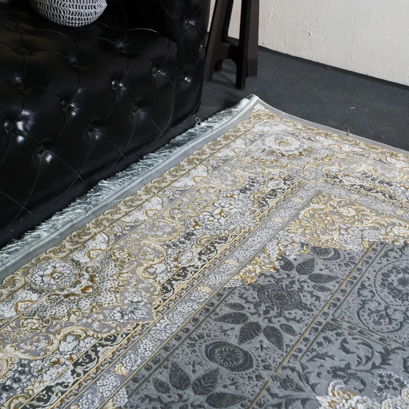 فرش ماشینی 1200 شانه تراکم 3600 گل برجسته طرح هرمان فیلی