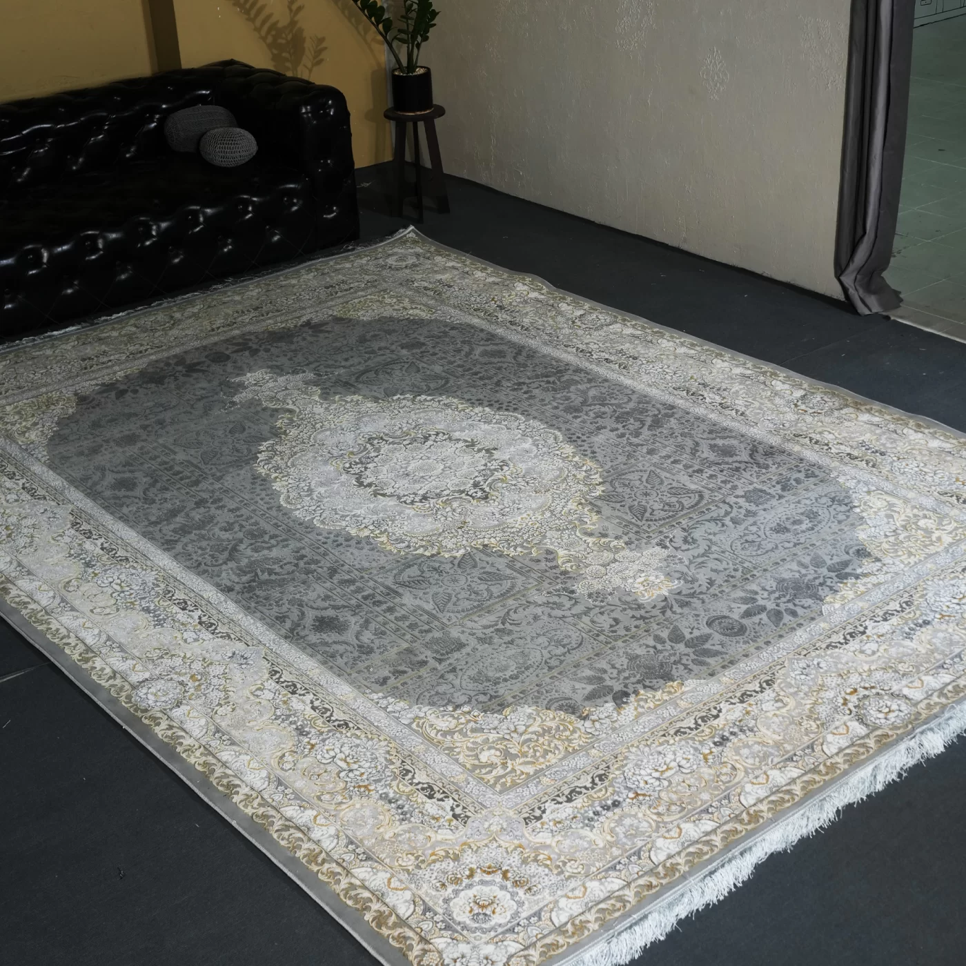 فرش ماشینی 1200 شانه تراکم 3600 گل برجسته طرح هرمان فیلی