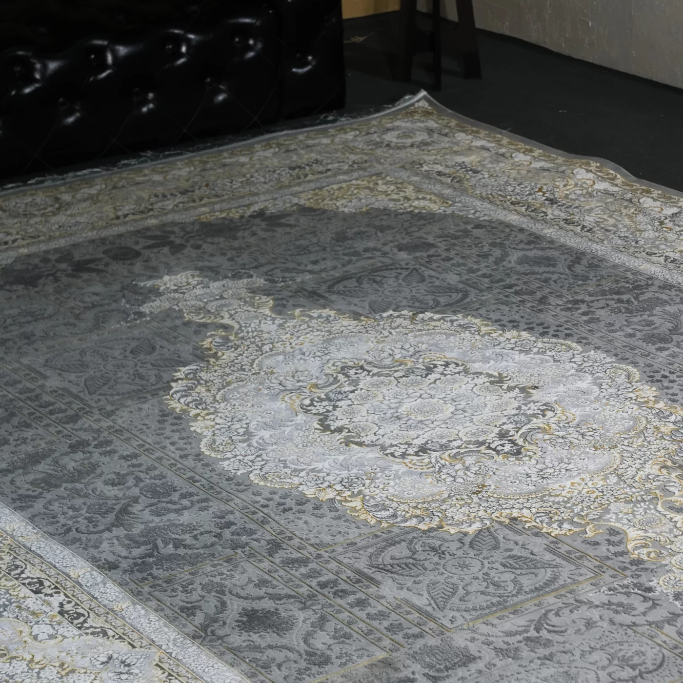 فرش ماشینی 1200 شانه تراکم 3600 گل برجسته طرح هرمان فیلی