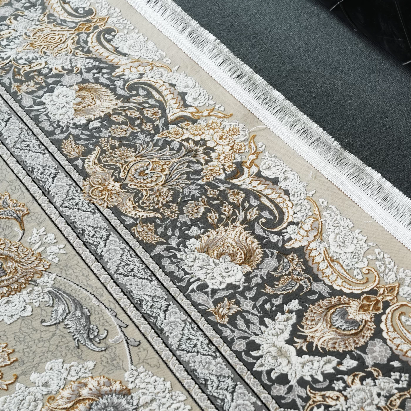 فرش ماشینی 1200 شانه تراکم 3600 گل برجسته طرح همایون بژ