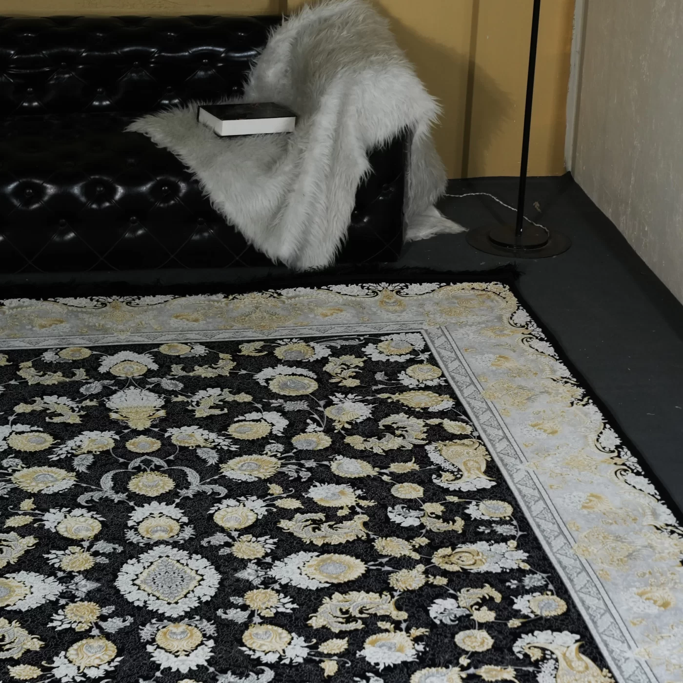 فرش ماشینی 1200 شانه تراکم 3600 گل برجسته طرح همایون سرمه ای