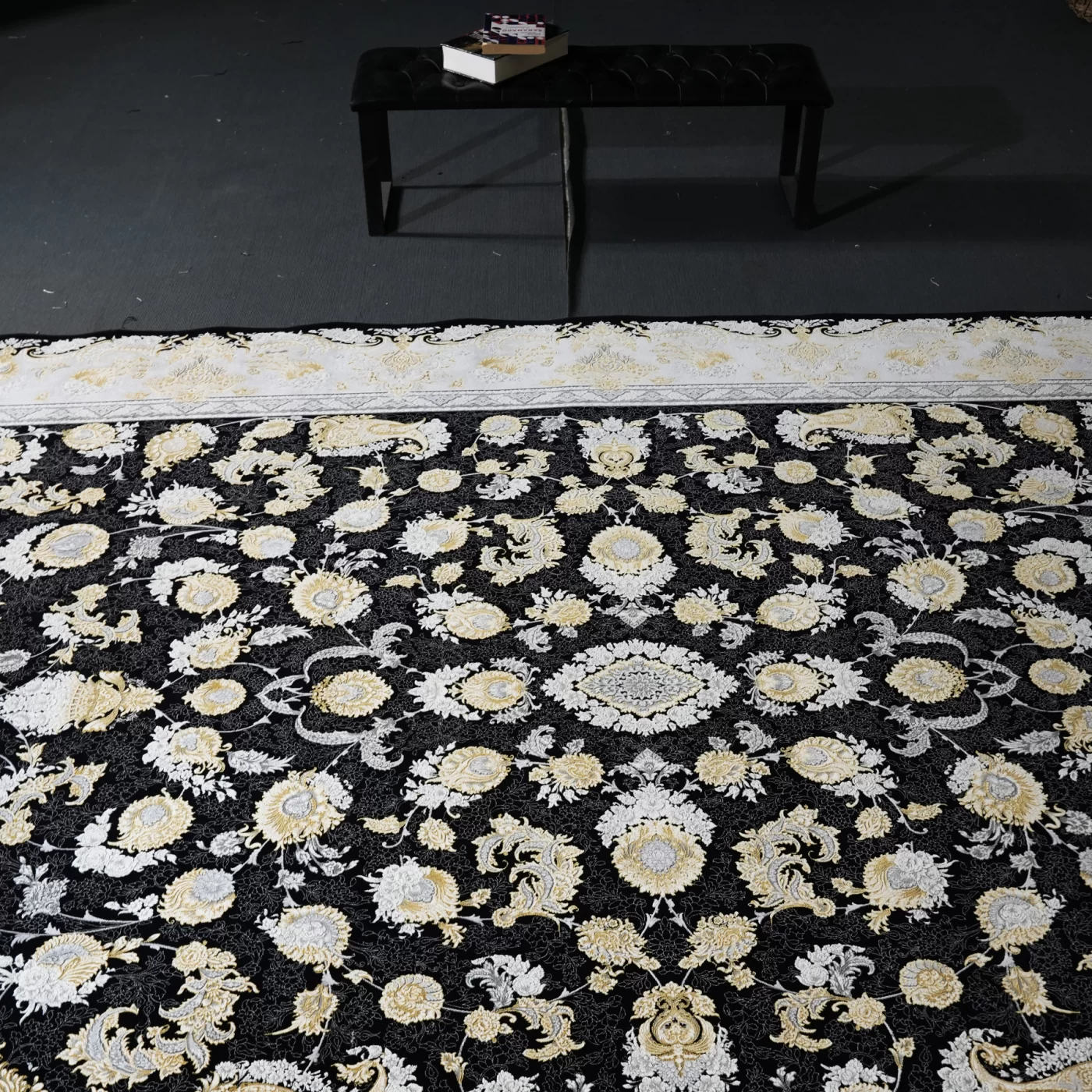 فرش ماشینی 1200 شانه تراکم 3600 گل برجسته طرح همایون سرمه ای