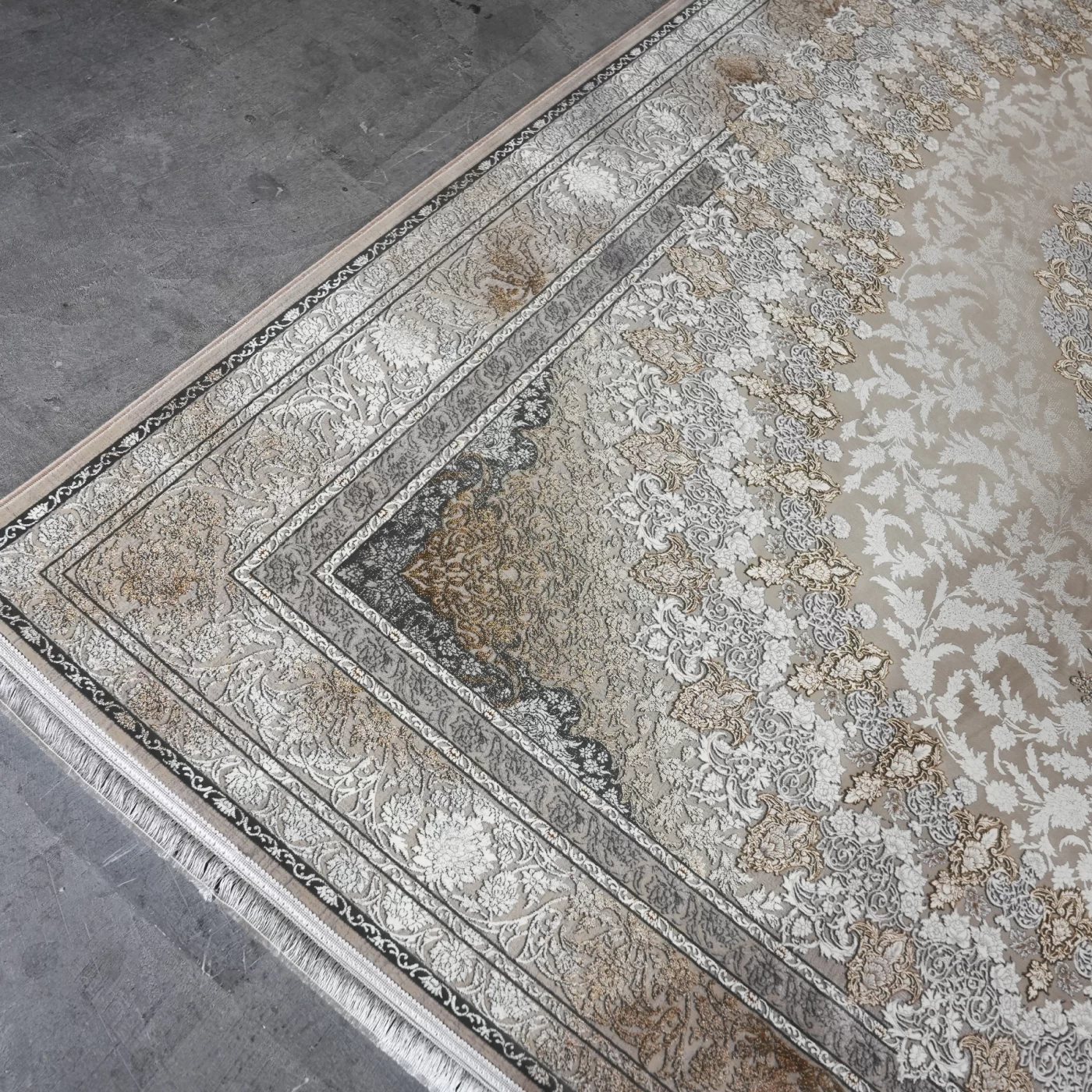 فرش ماشینی 1200 شانه تراکم 3600 گل برجسته طرح جاویدان بژ